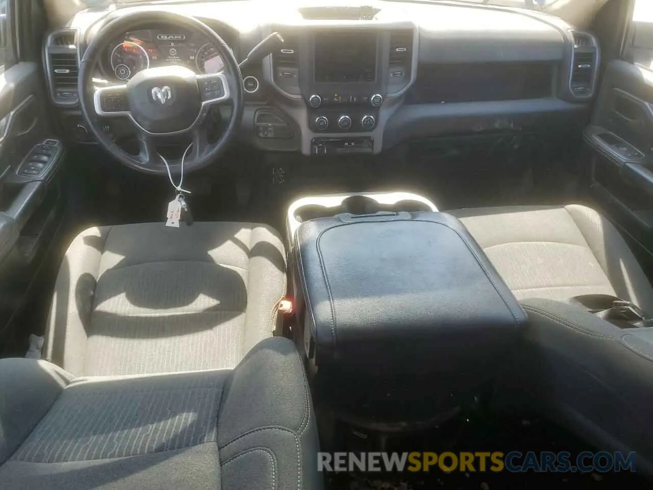 8 fotografías del automóvil dañado 3C6UR5CL8LG111249 RAM 2500 2020