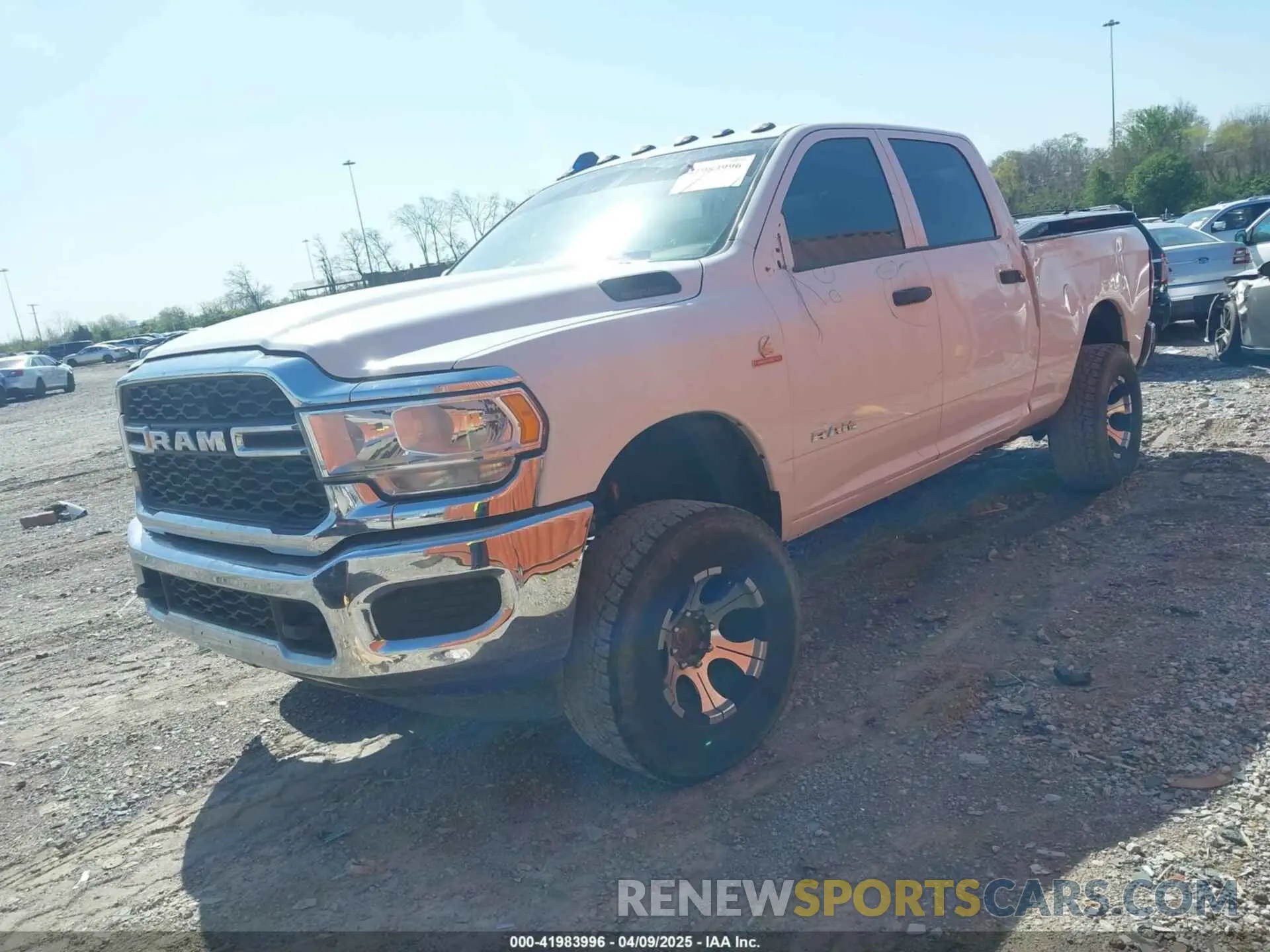2 fotografías del automóvil dañado 3C6UR5CLXLG141532 RAM 2500 2020