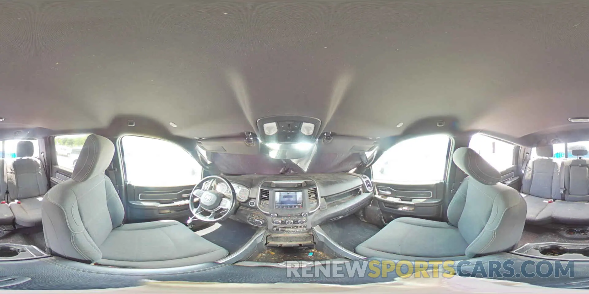 14 fotografías del automóvil dañado 3C6UR5DJ2LG268580 RAM 2500 2020