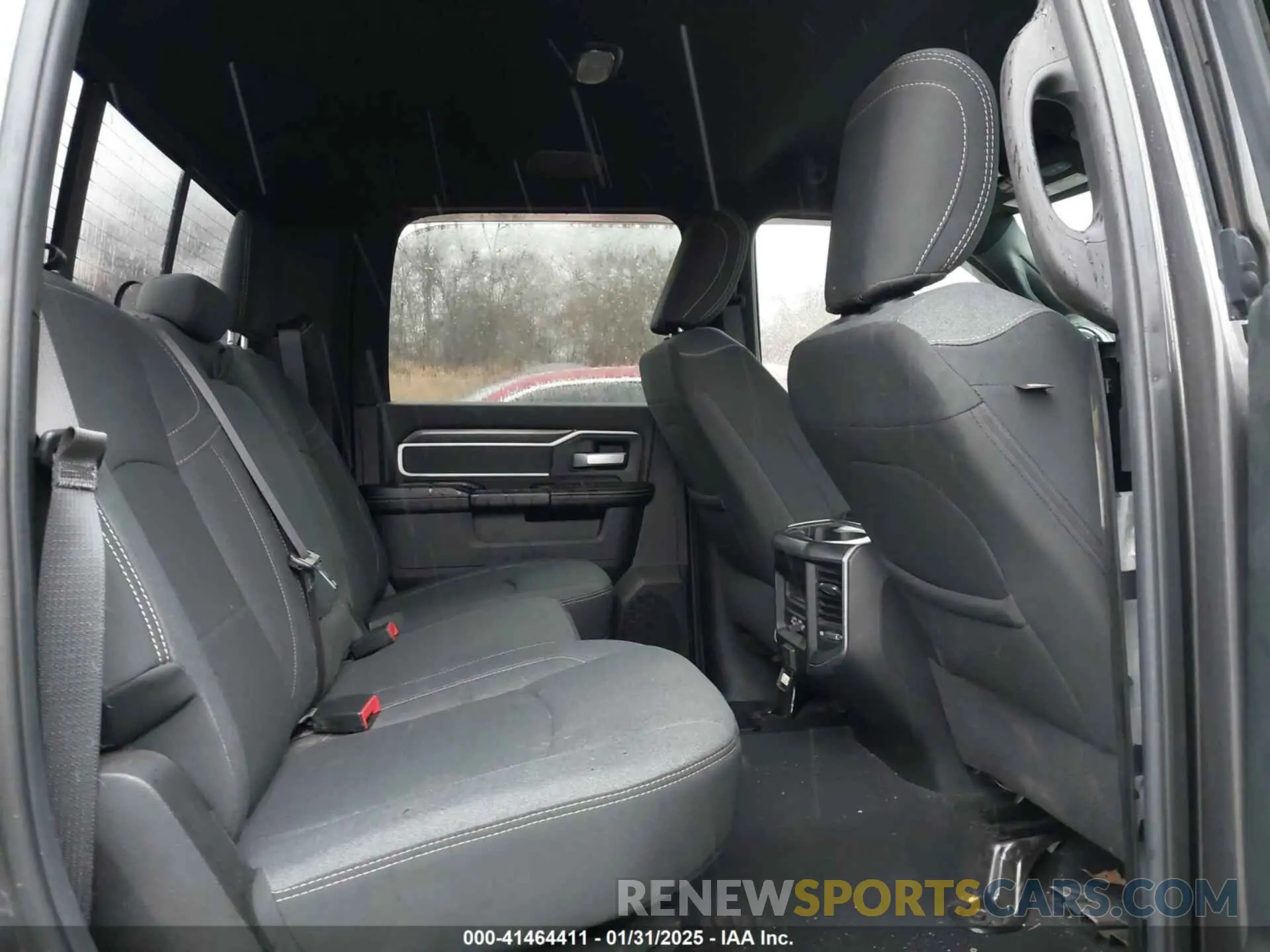 8 fotografías del automóvil dañado 3C6UR5DJ4LG283792 RAM 2500 2020