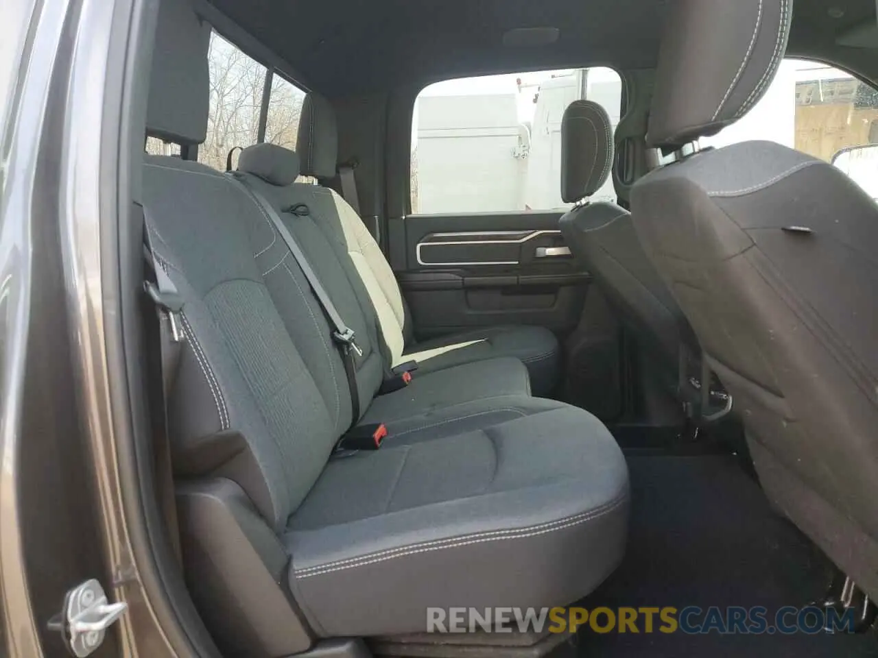 10 fotografías del automóvil dañado 3C6UR5DJ6LG249434 RAM 2500 2020