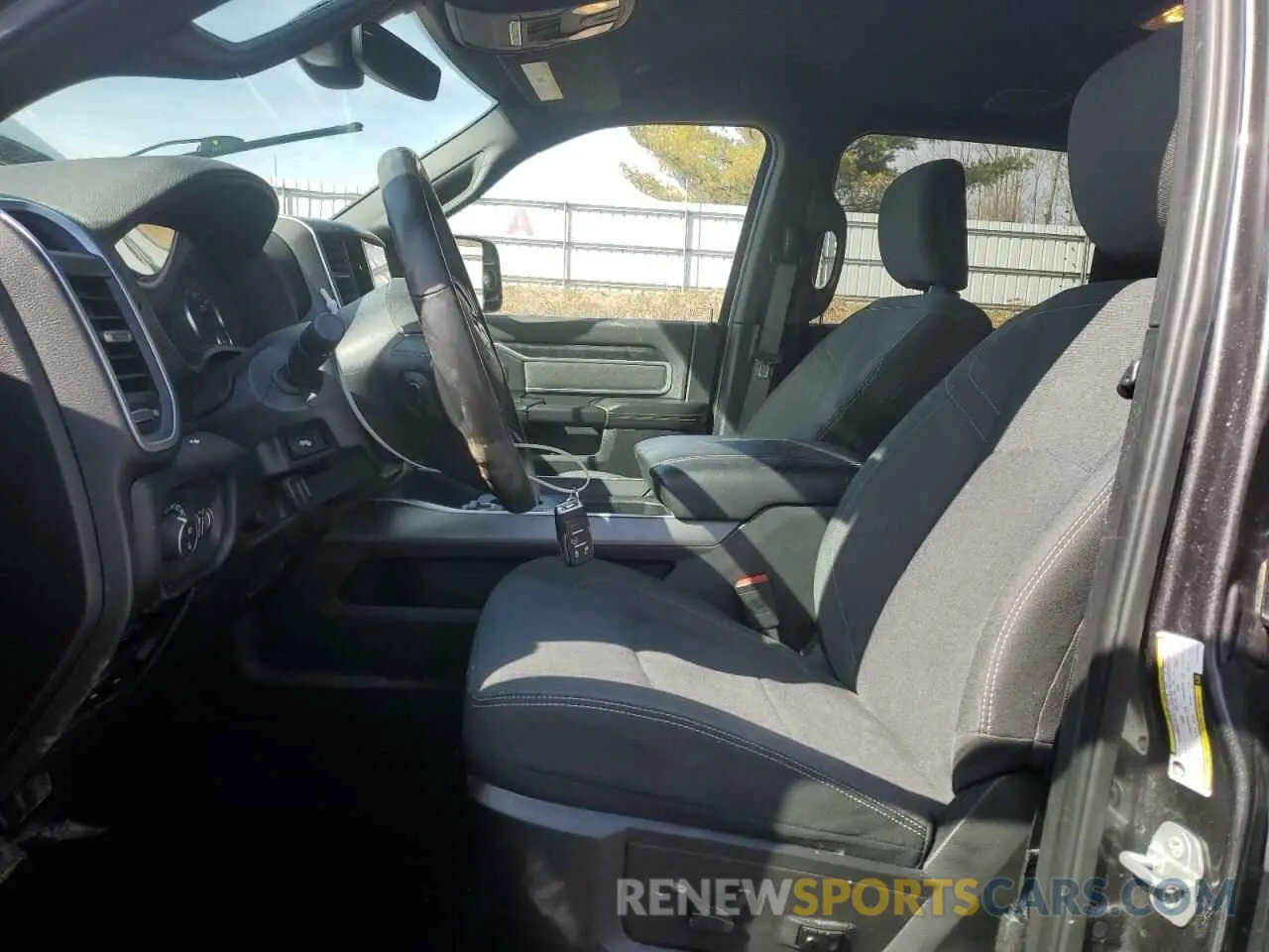 7 fotografías del automóvil dañado 3C6UR5DJ6LG249434 RAM 2500 2020