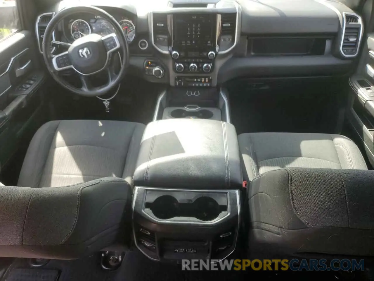 8 fotografías del automóvil dañado 3C6UR5DJ6LG249434 RAM 2500 2020
