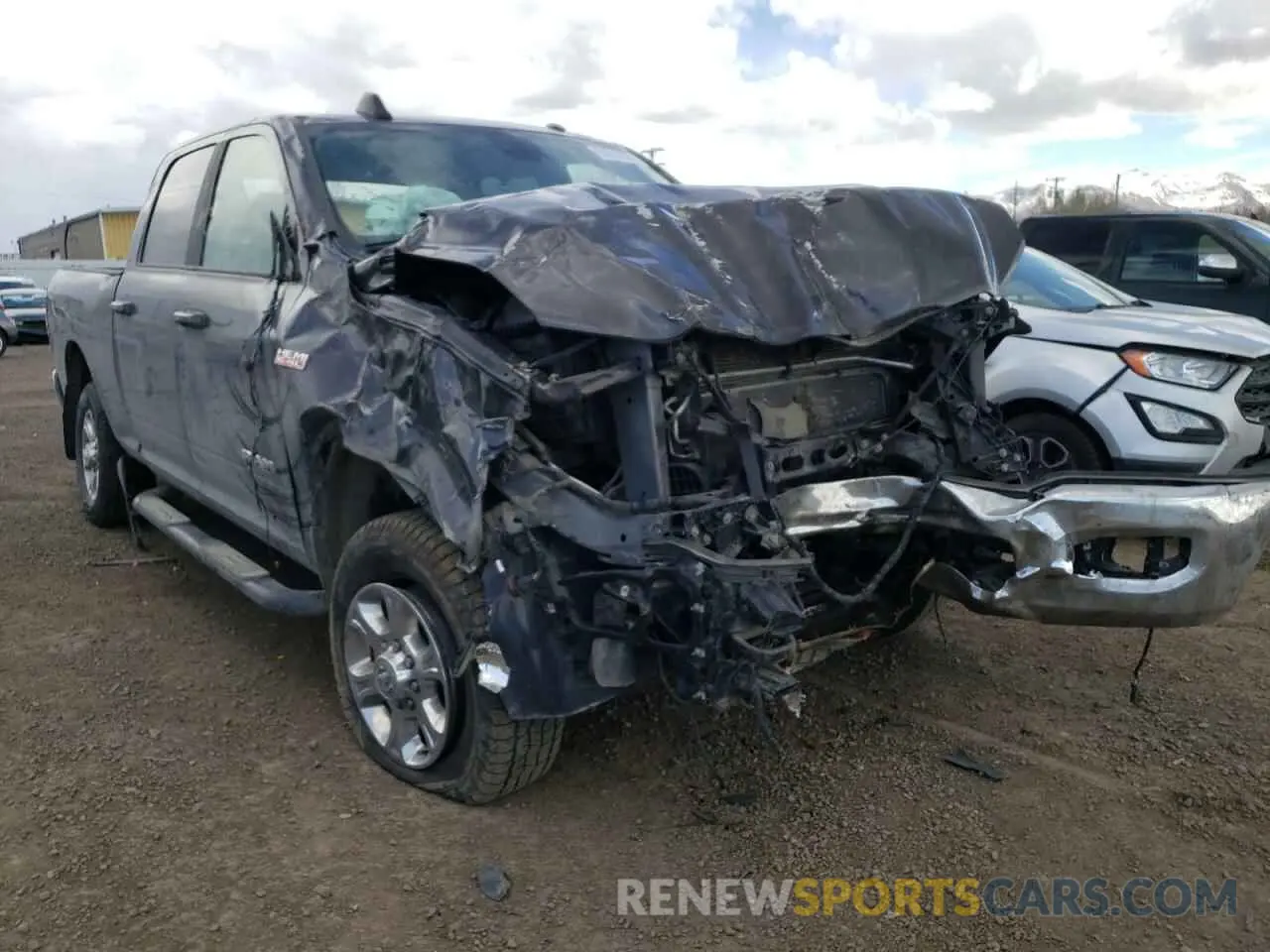 4 fotografías del automóvil dañado 3C6UR5DJ8LG225104 RAM 2500 2020