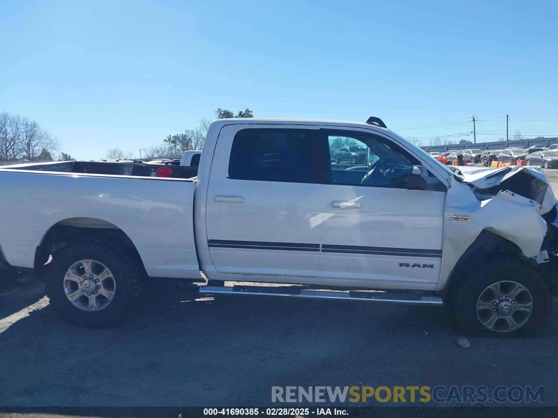 13 fotografías del automóvil dañado 3C6UR5DJXLG250070 RAM 2500 2020