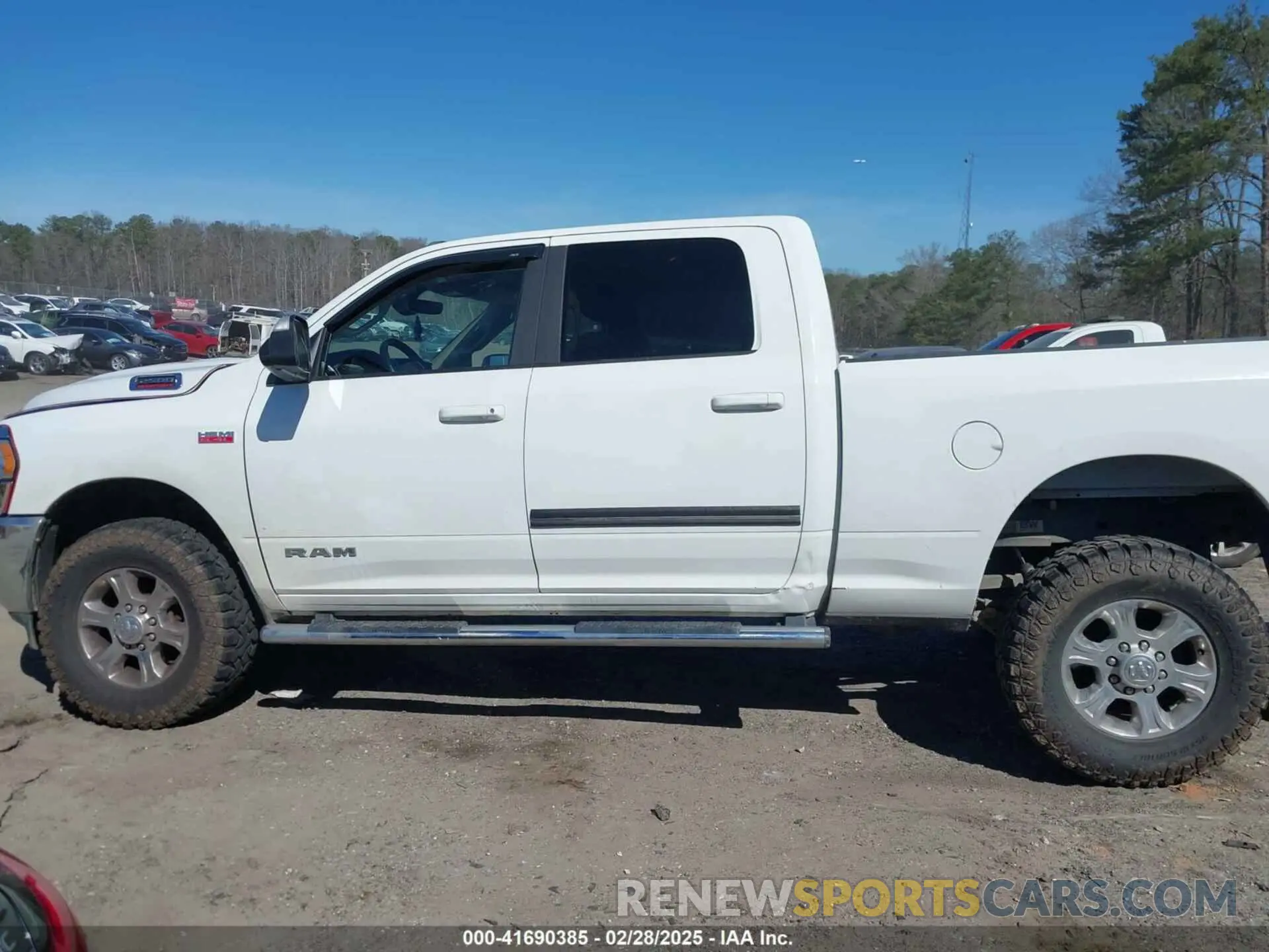 14 fotografías del automóvil dañado 3C6UR5DJXLG250070 RAM 2500 2020