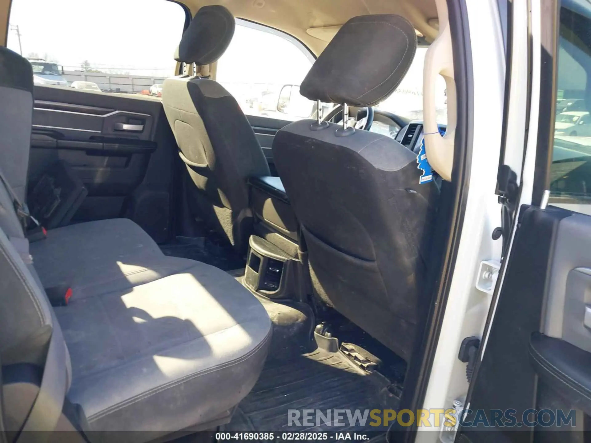 8 fotografías del automóvil dañado 3C6UR5DJXLG250070 RAM 2500 2020
