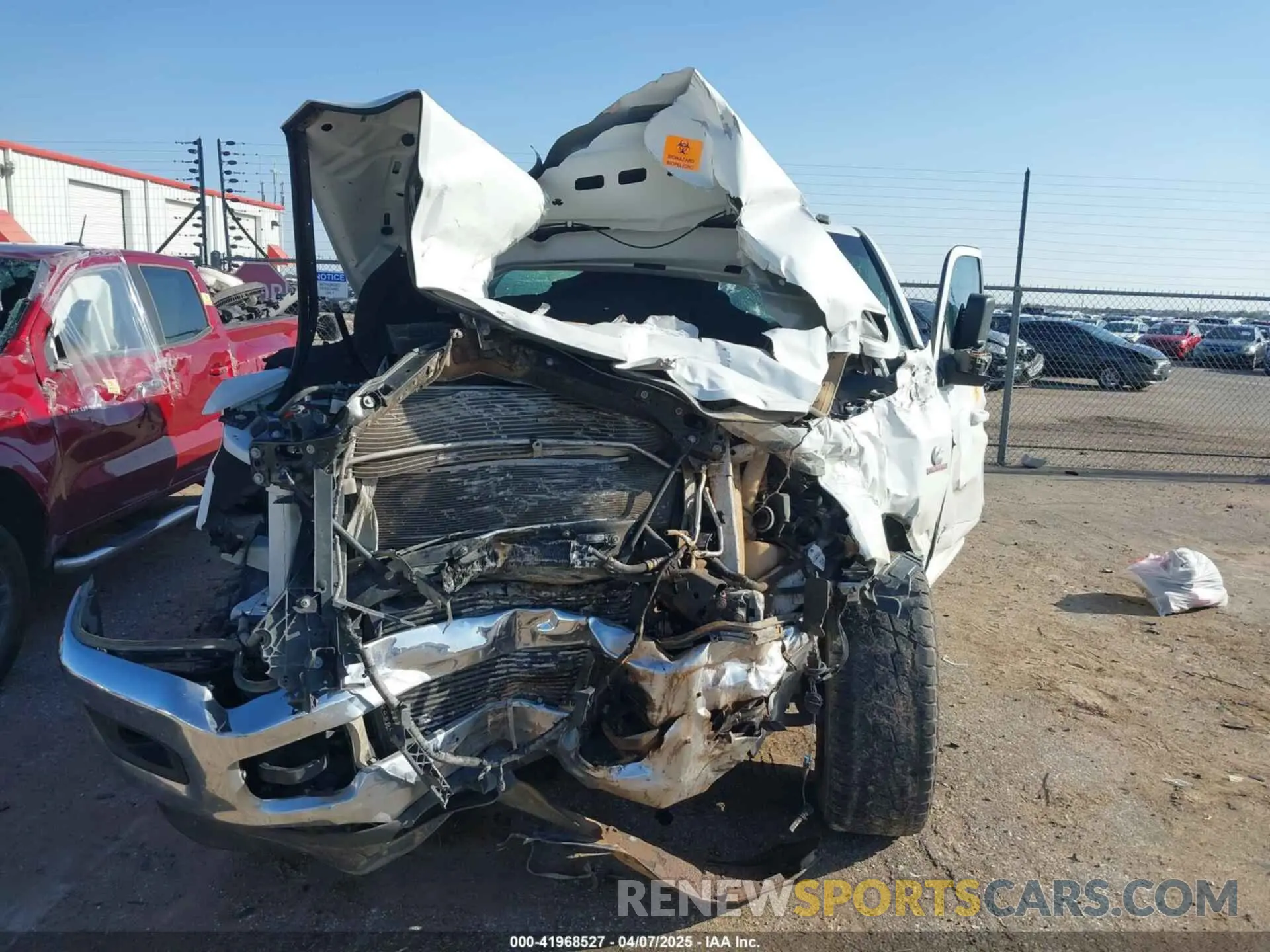 11 fotografías del automóvil dañado 3C6UR5DL3LG160387 RAM 2500 2020