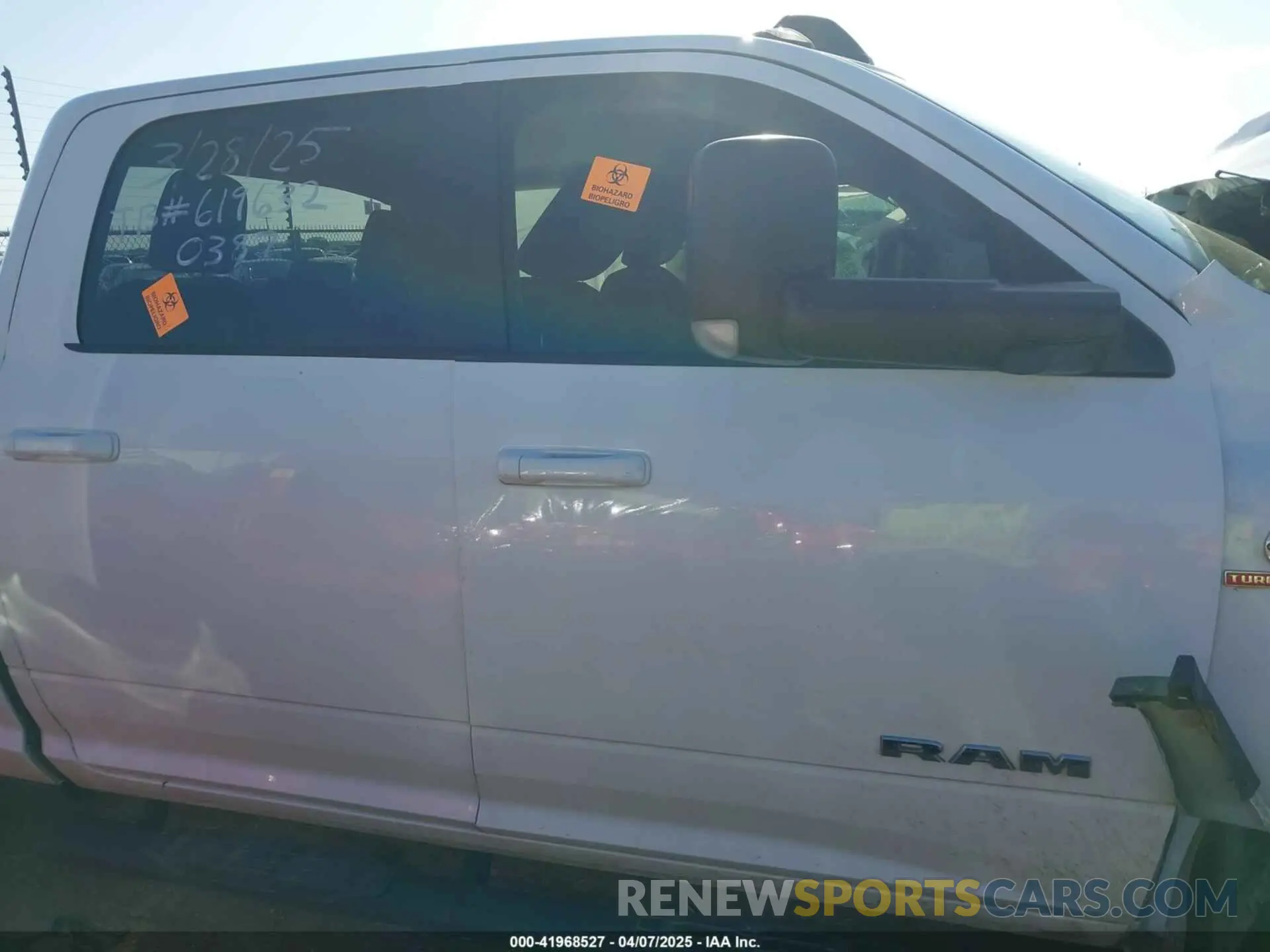 12 fotografías del automóvil dañado 3C6UR5DL3LG160387 RAM 2500 2020