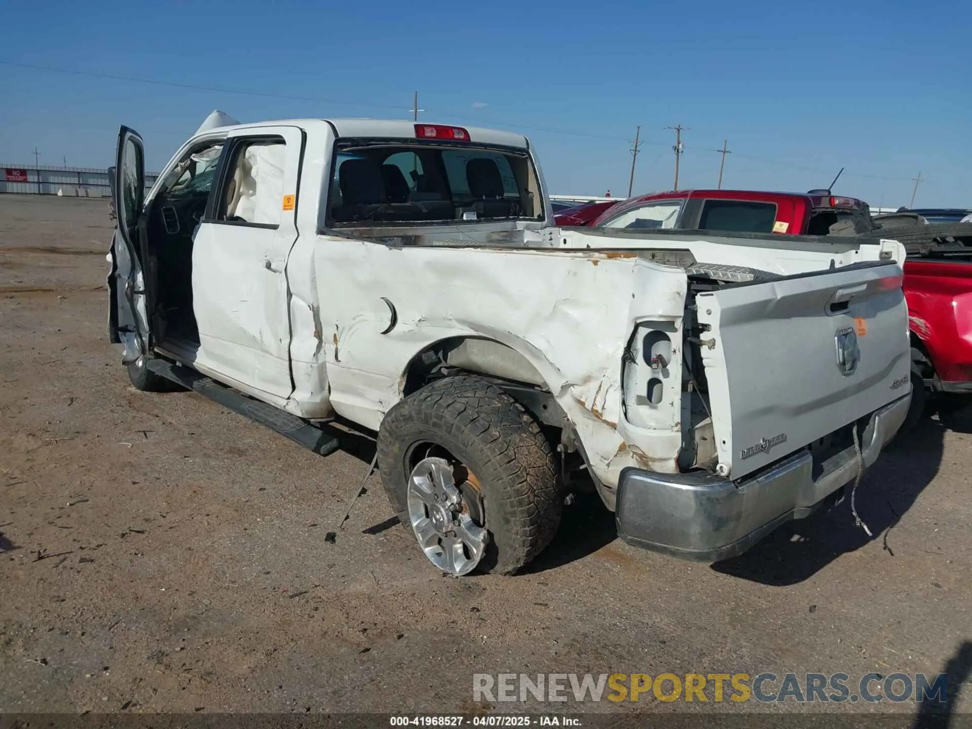 3 fotografías del automóvil dañado 3C6UR5DL3LG160387 RAM 2500 2020