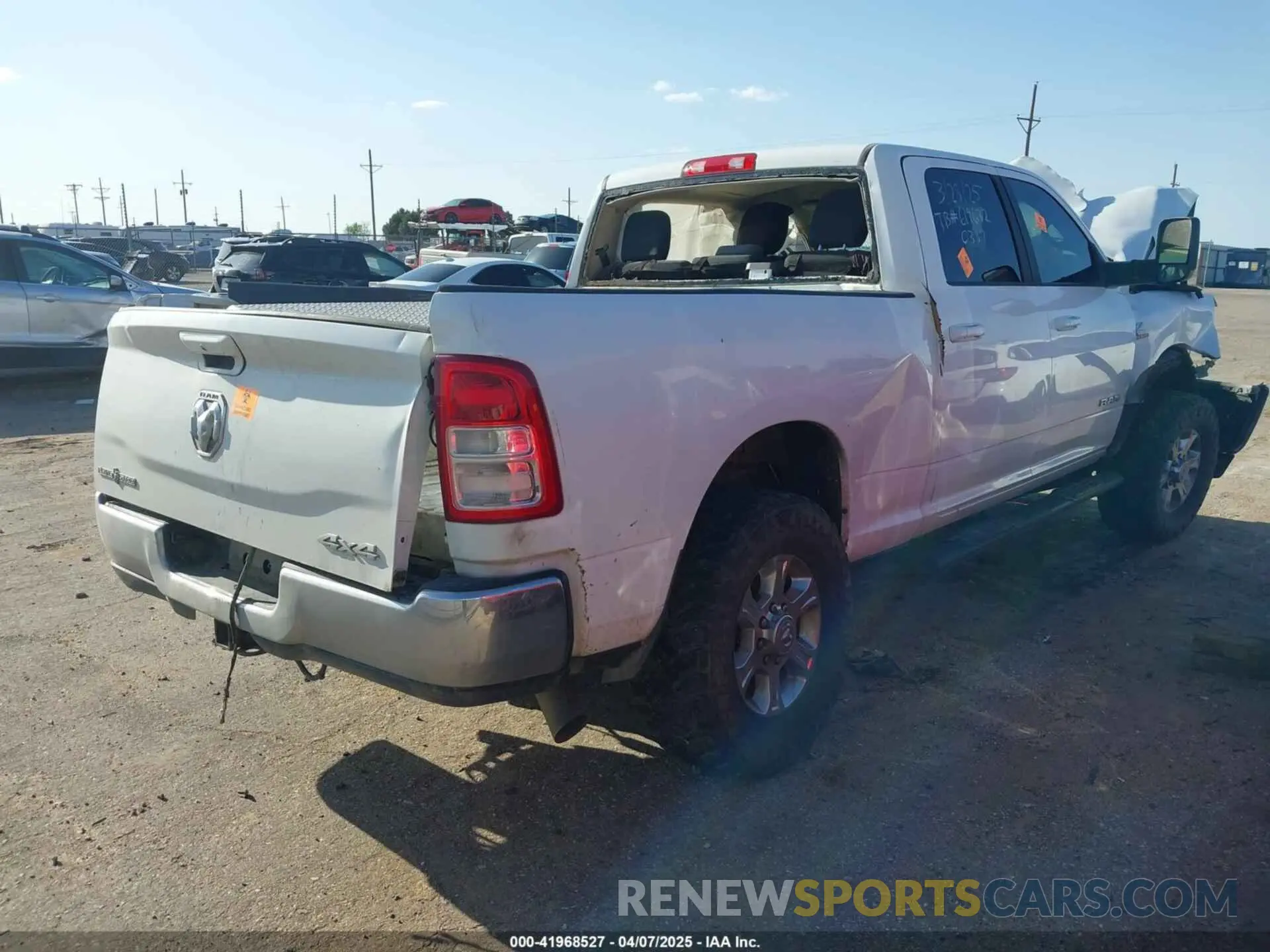4 fotografías del automóvil dañado 3C6UR5DL3LG160387 RAM 2500 2020