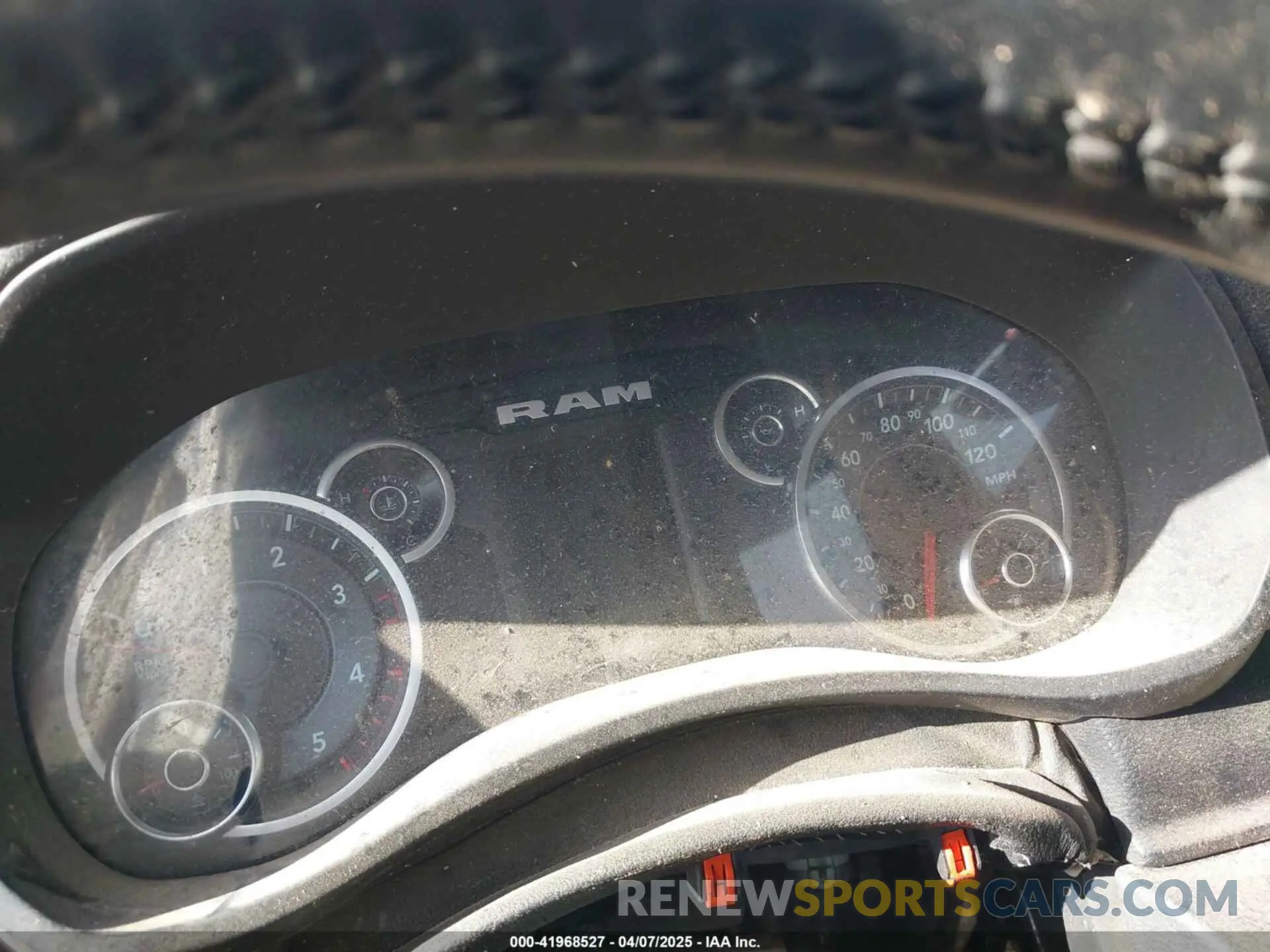 7 fotografías del automóvil dañado 3C6UR5DL3LG160387 RAM 2500 2020