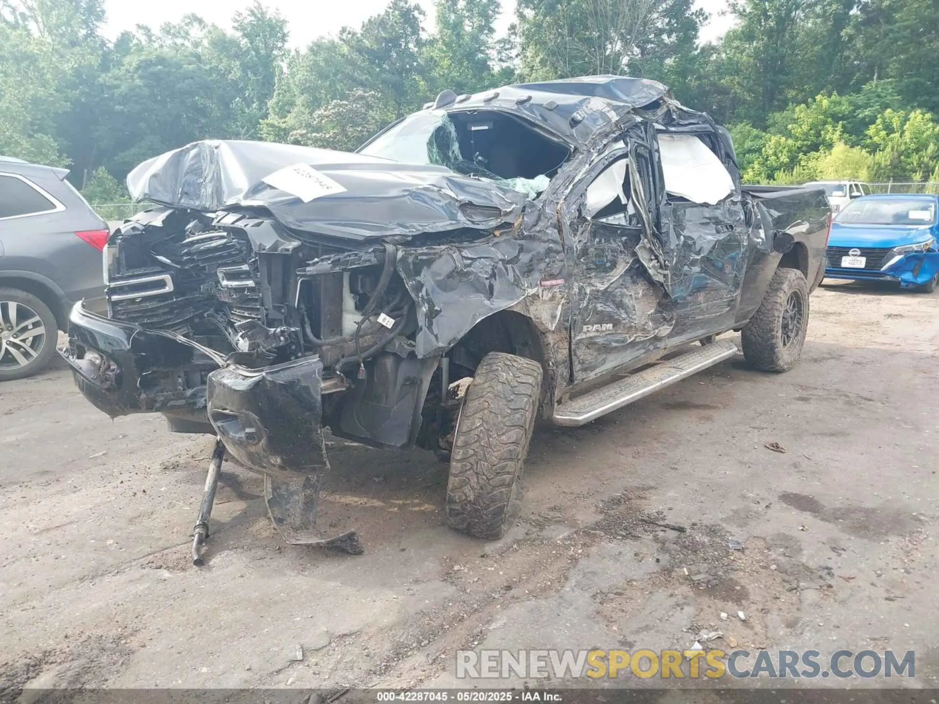 2 fotografías del automóvil dañado 3C6UR5DL4LG115295 RAM 2500 2020