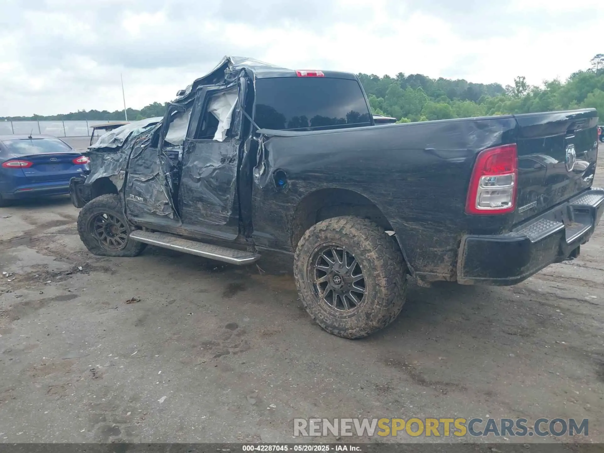 3 fotografías del automóvil dañado 3C6UR5DL4LG115295 RAM 2500 2020