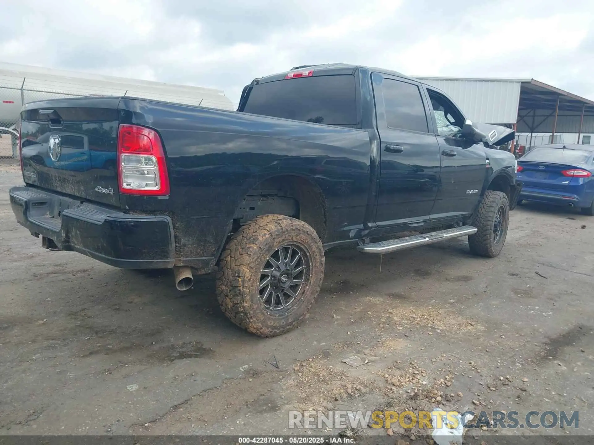 4 fotografías del automóvil dañado 3C6UR5DL4LG115295 RAM 2500 2020