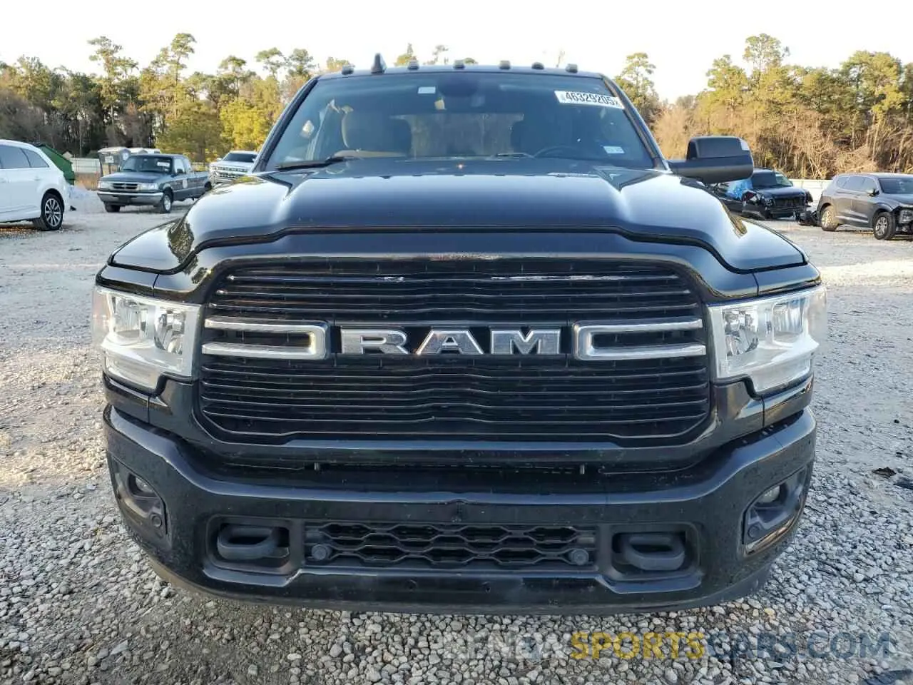 5 fotografías del automóvil dañado 3C6UR5DL5LG115306 RAM 2500 2020