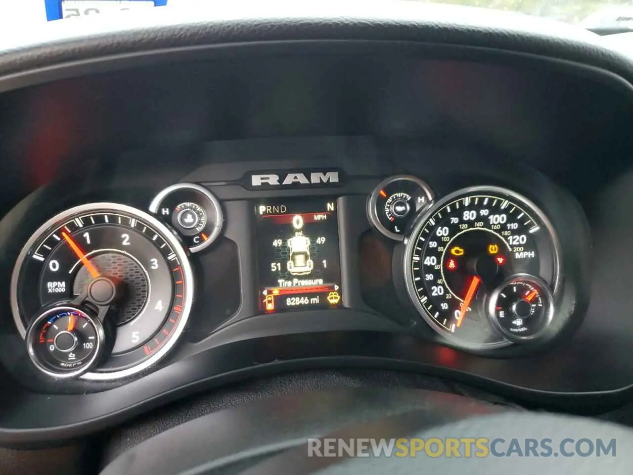 9 fotografías del automóvil dañado 3C6UR5DL5LG115306 RAM 2500 2020