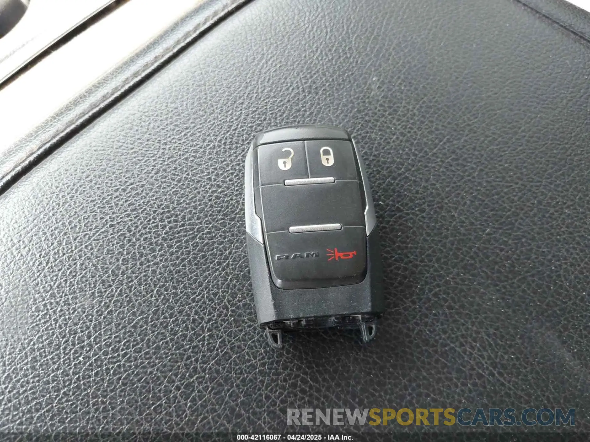 11 fotografías del automóvil dañado 3C6UR5DL6LG116741 RAM 2500 2020