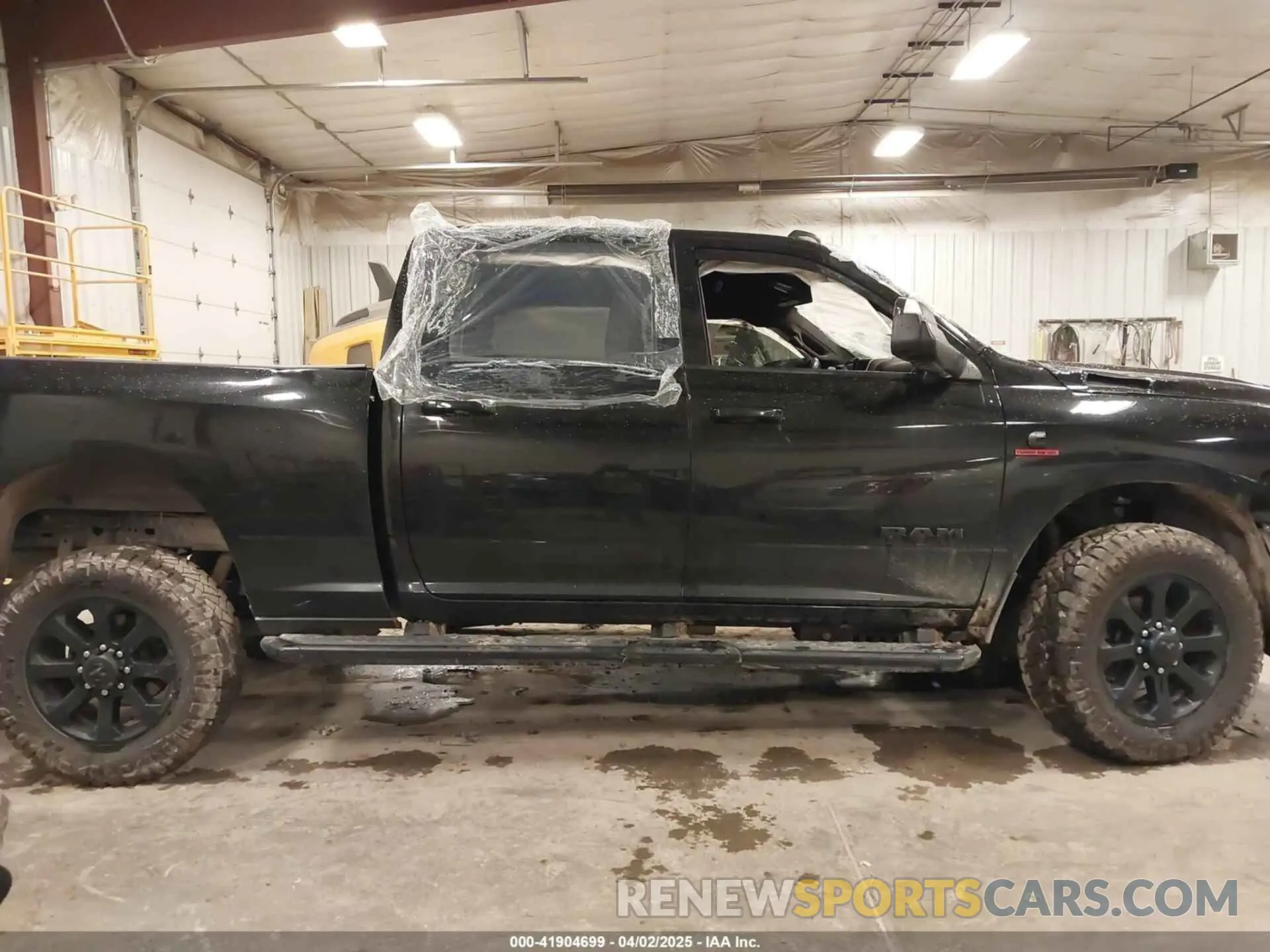 12 fotografías del automóvil dañado 3C6UR5DL9LG178442 RAM 2500 2020