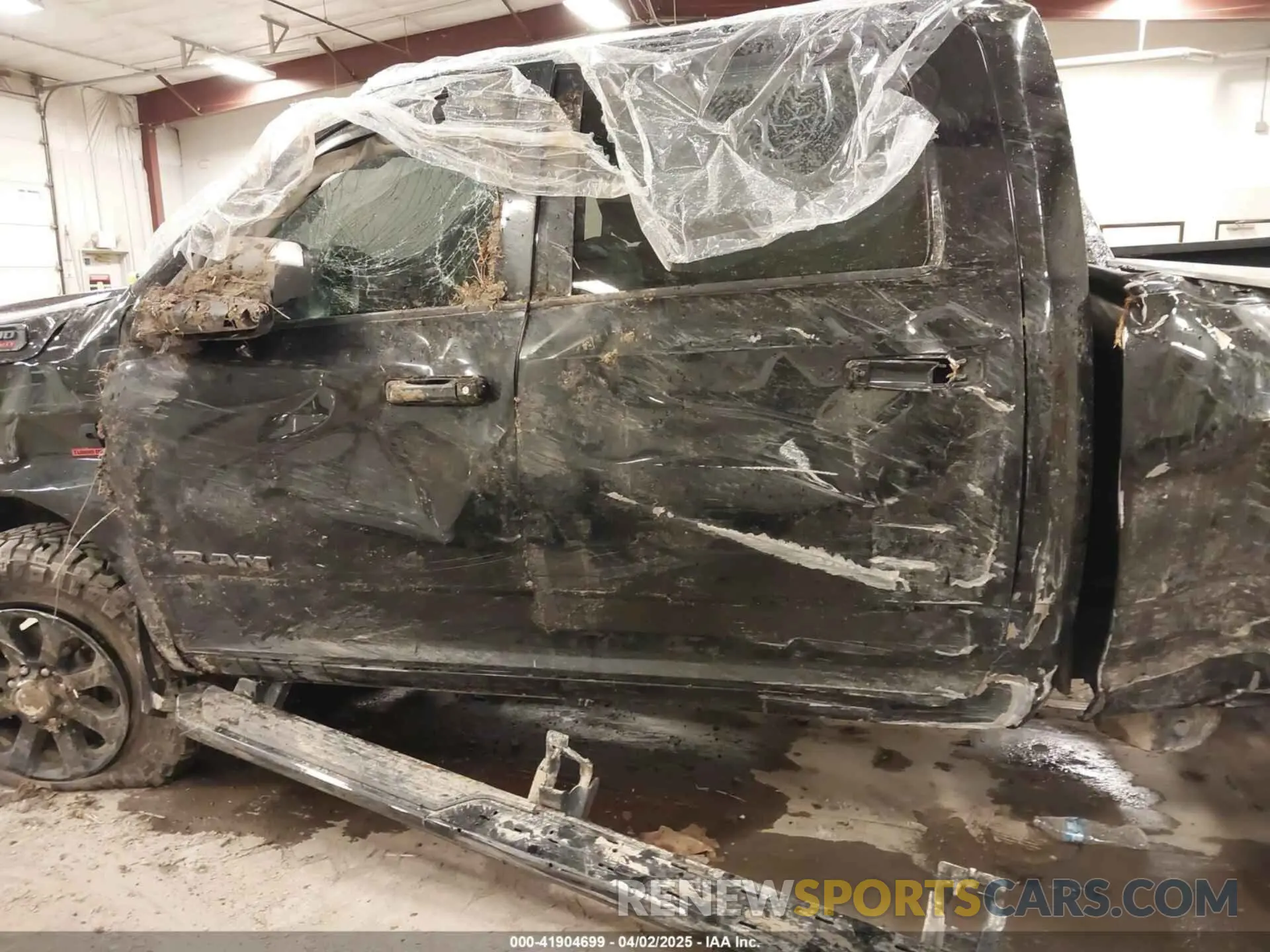 13 fotografías del automóvil dañado 3C6UR5DL9LG178442 RAM 2500 2020