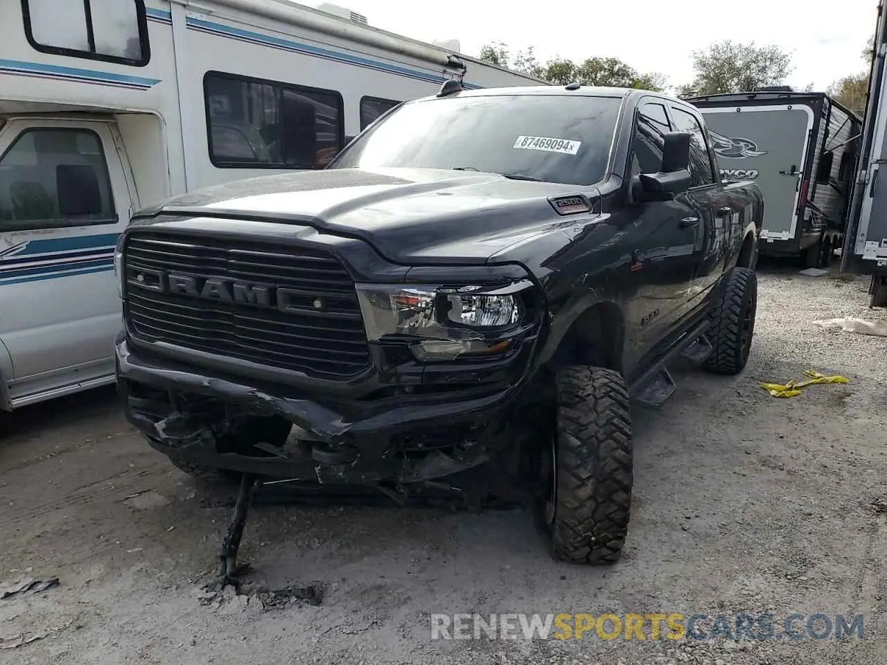 2 fotografías del automóvil dañado 3C6UR5DL9LG256671 RAM 2500 2020