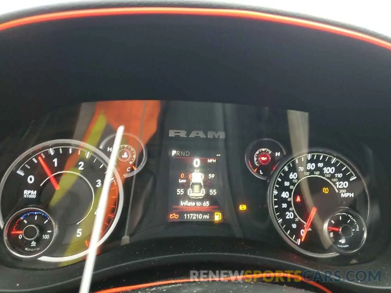 8 fotografías del automóvil dañado 3C6UR5DL9LG256671 RAM 2500 2020