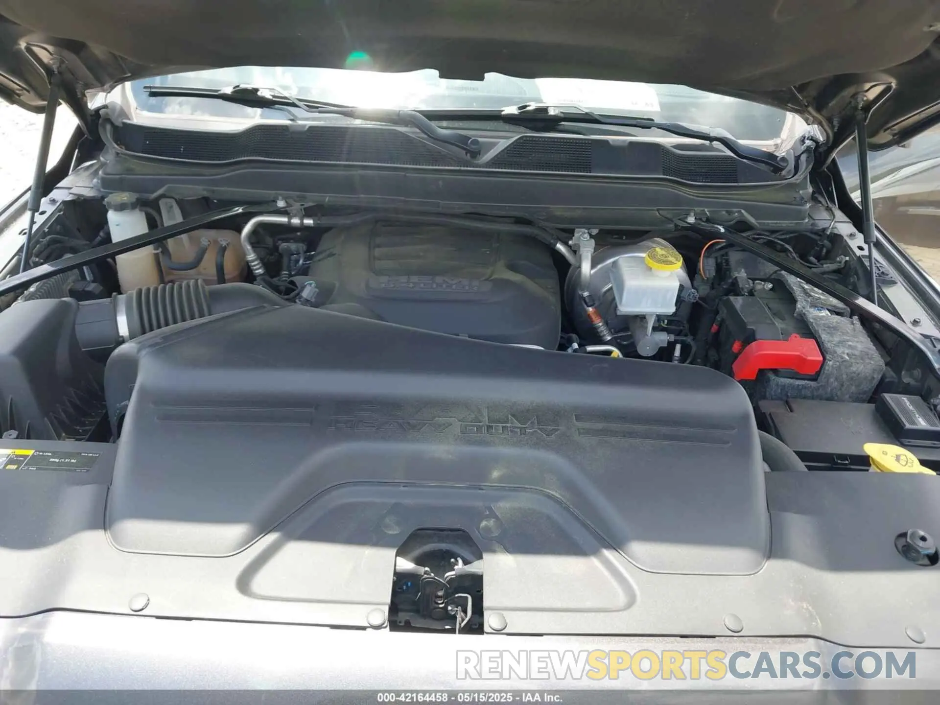 10 fotografías del automóvil dañado 3C6UR5FJ1LG141493 RAM 2500 2020