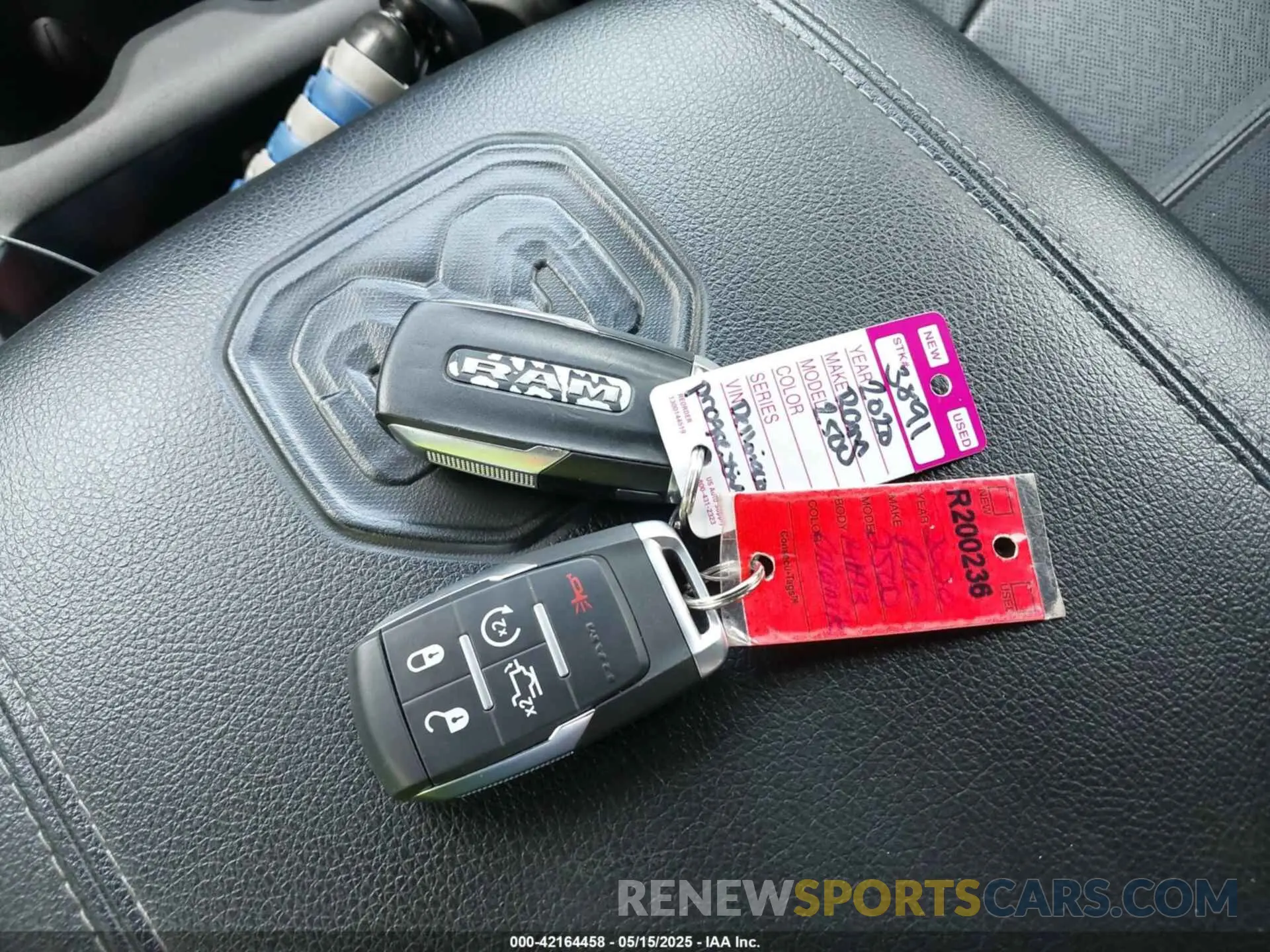 11 fotografías del automóvil dañado 3C6UR5FJ1LG141493 RAM 2500 2020
