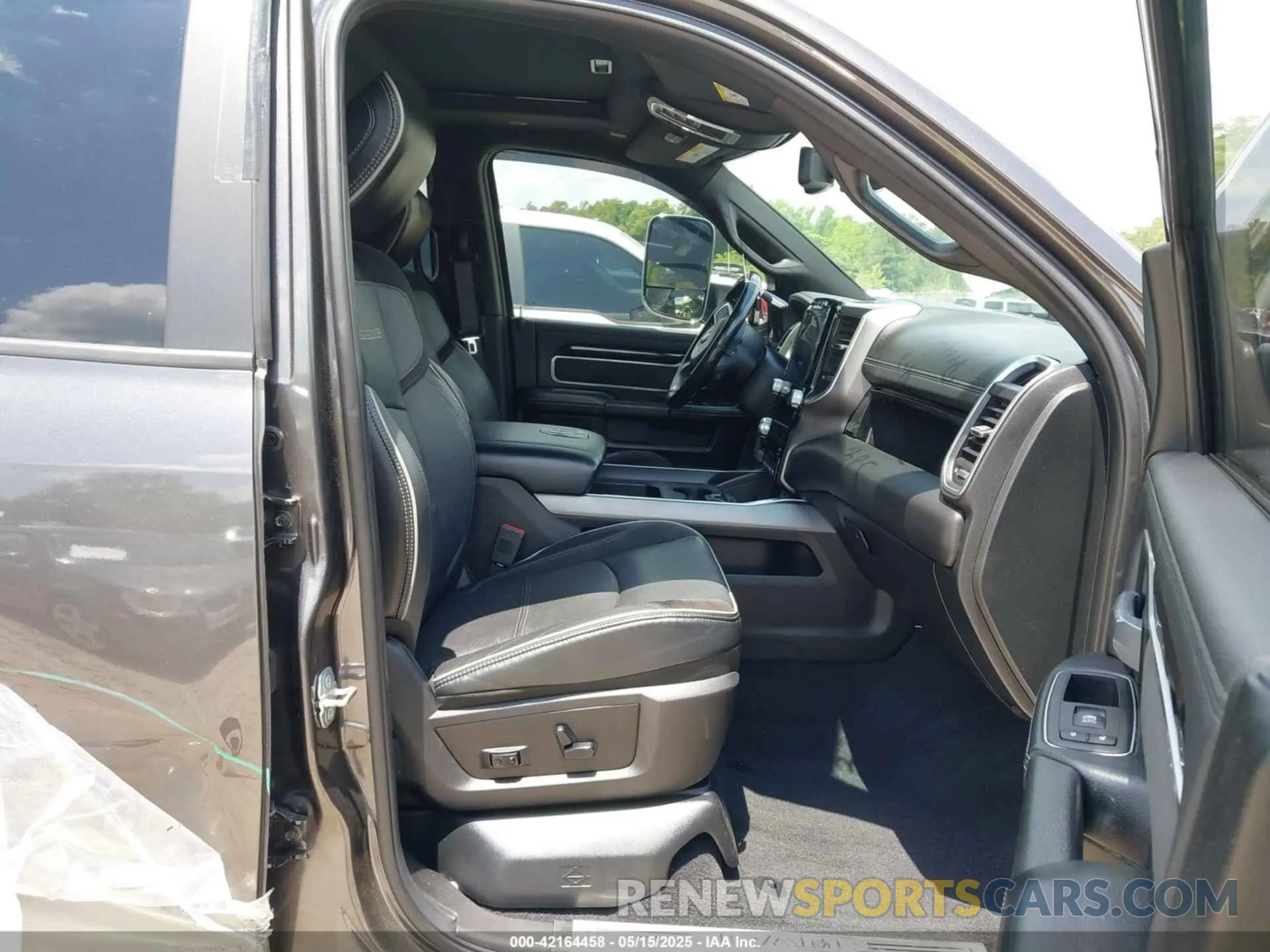 5 fotografías del automóvil dañado 3C6UR5FJ1LG141493 RAM 2500 2020
