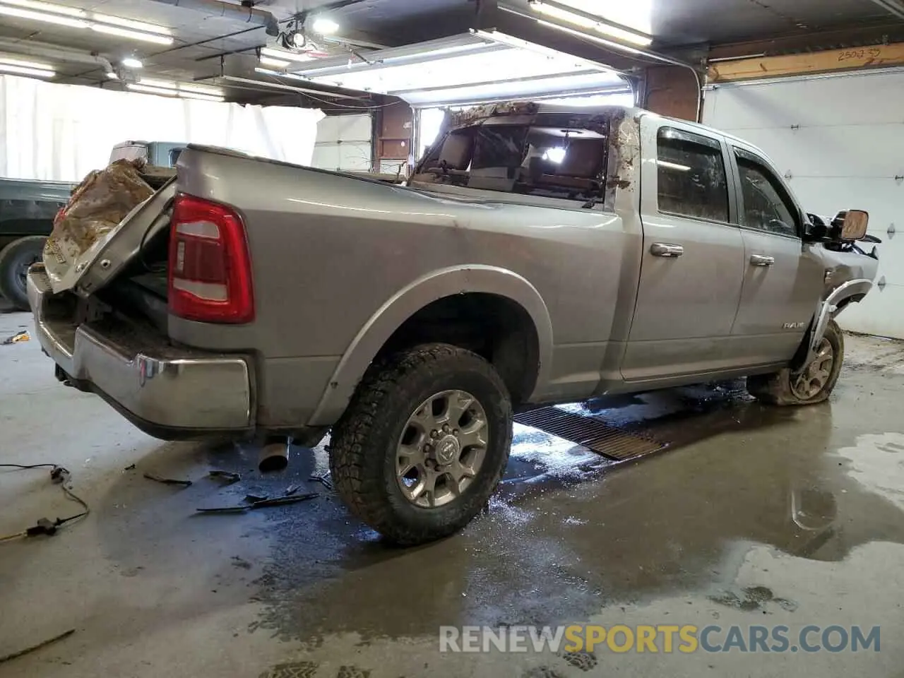 3 fotografías del automóvil dañado 3C6UR5FL7LG196466 RAM 2500 2020