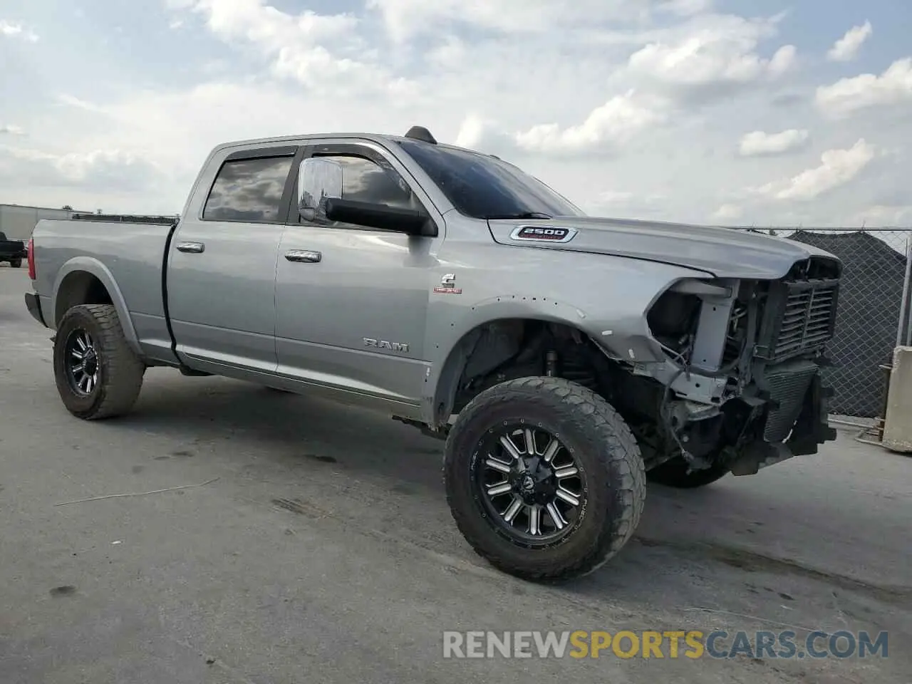 4 fotografías del automóvil dañado 3C6UR5FLXLG266753 RAM 2500 2020