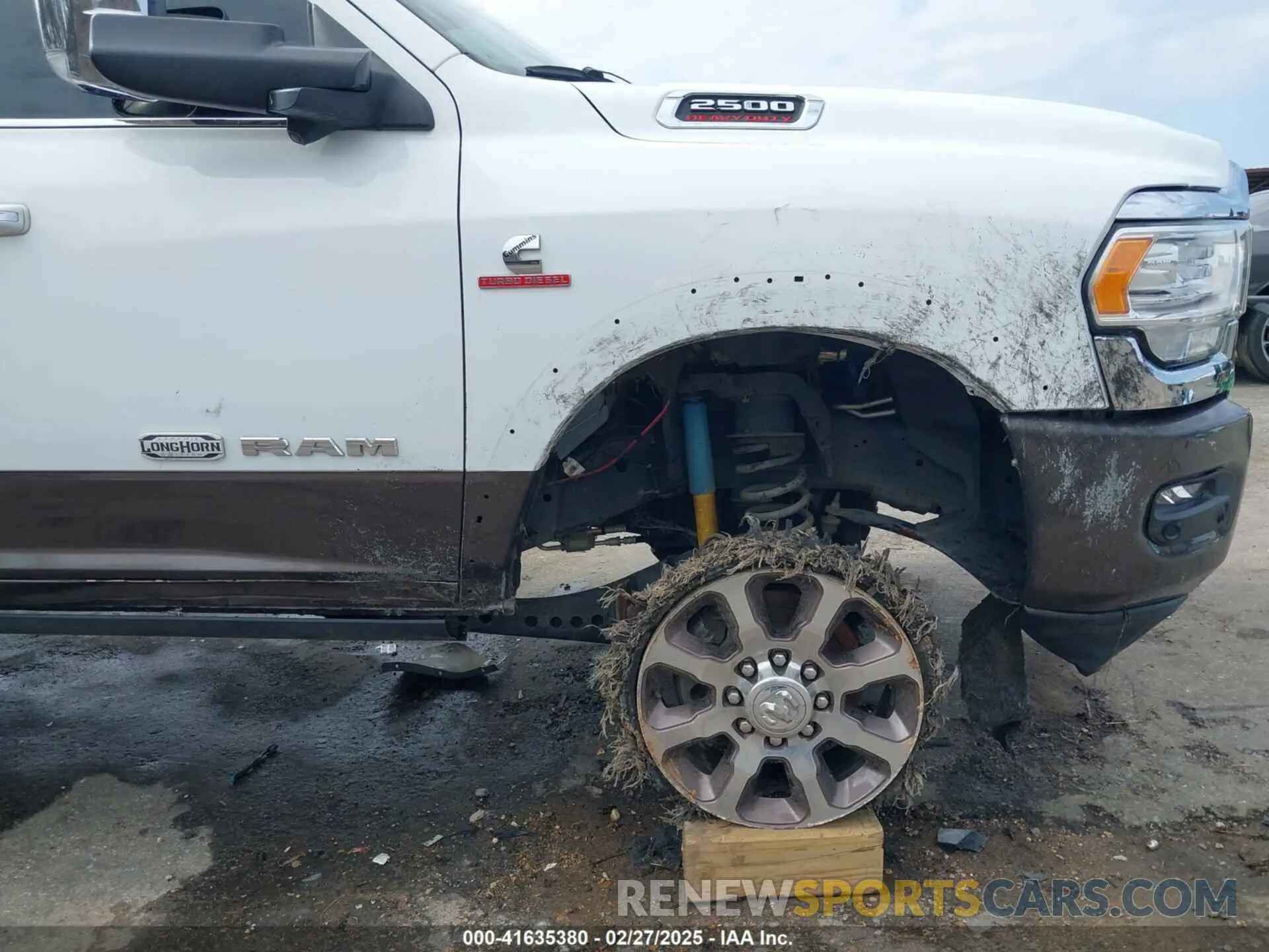 6 fotografías del automóvil dañado 3C6UR5GL1LG193271 RAM 2500 2020