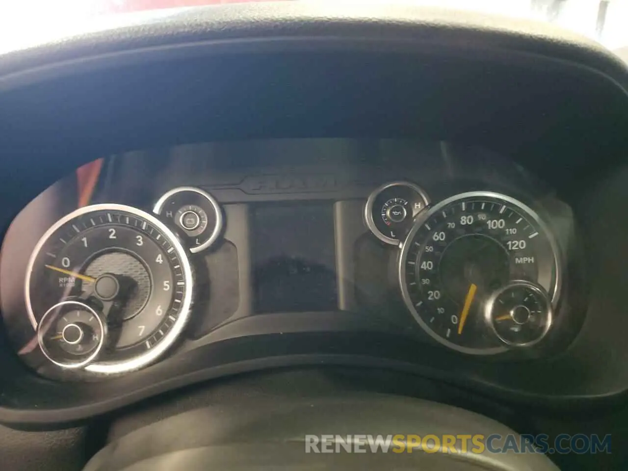 9 fotografías del automóvil dañado 3C6UR5HJ0LG236754 RAM 2500 2020