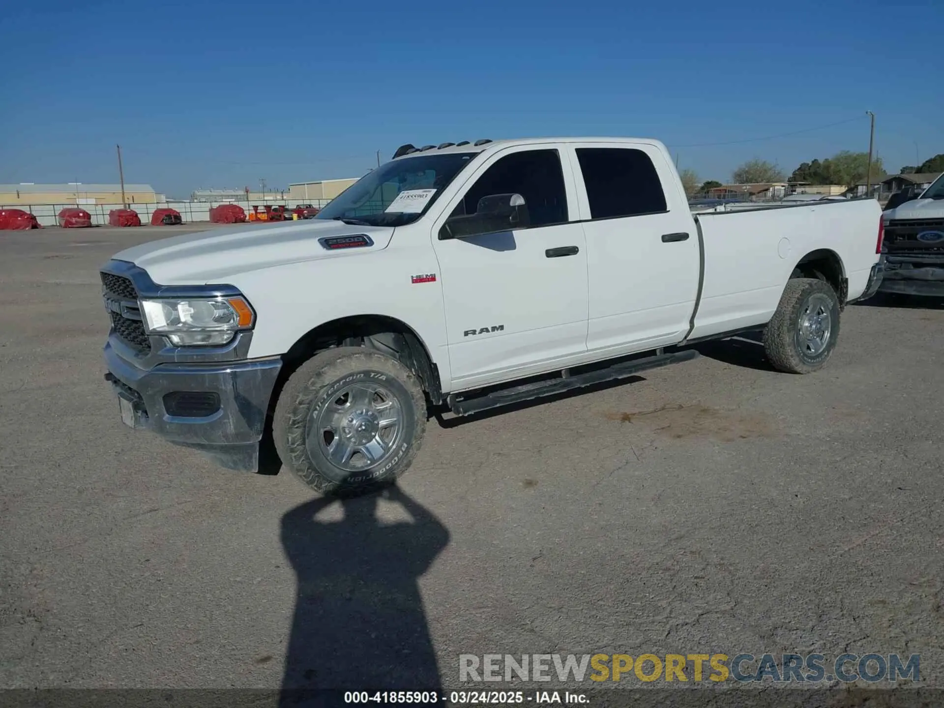 2 fotografías del automóvil dañado 3C6UR5HJ9LG276119 RAM 2500 2020