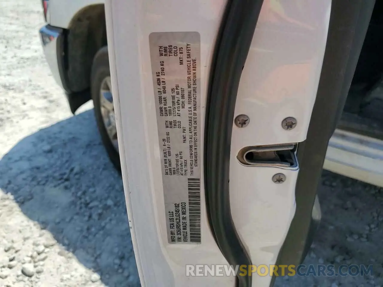 12 fotografías del automóvil dañado 3C6UR5HL2LG245182 RAM 2500 2020