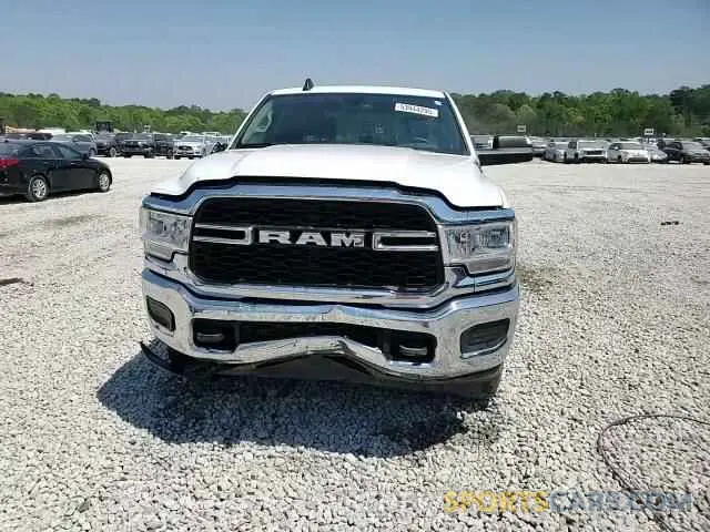 13 fotografías del automóvil dañado 3C6UR5HL2LG245182 RAM 2500 2020