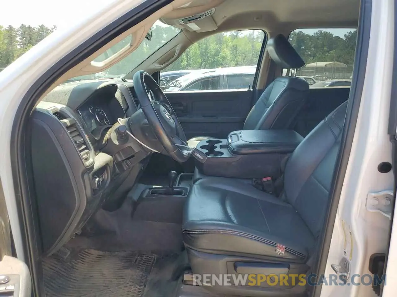 7 fotografías del automóvil dañado 3C6UR5HL2LG245182 RAM 2500 2020