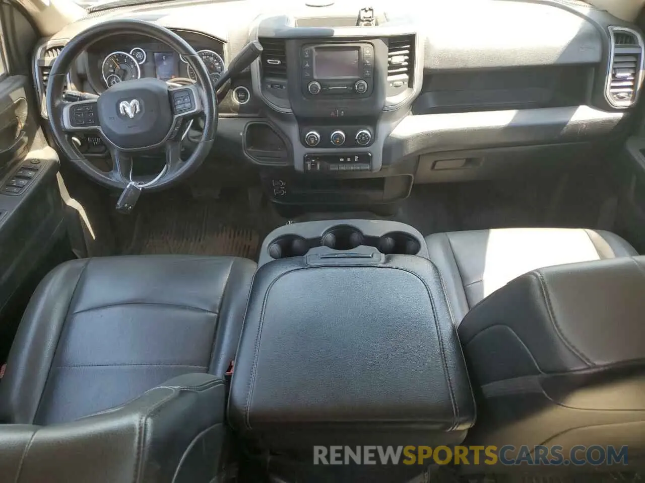 8 fotografías del automóvil dañado 3C6UR5HL2LG245182 RAM 2500 2020
