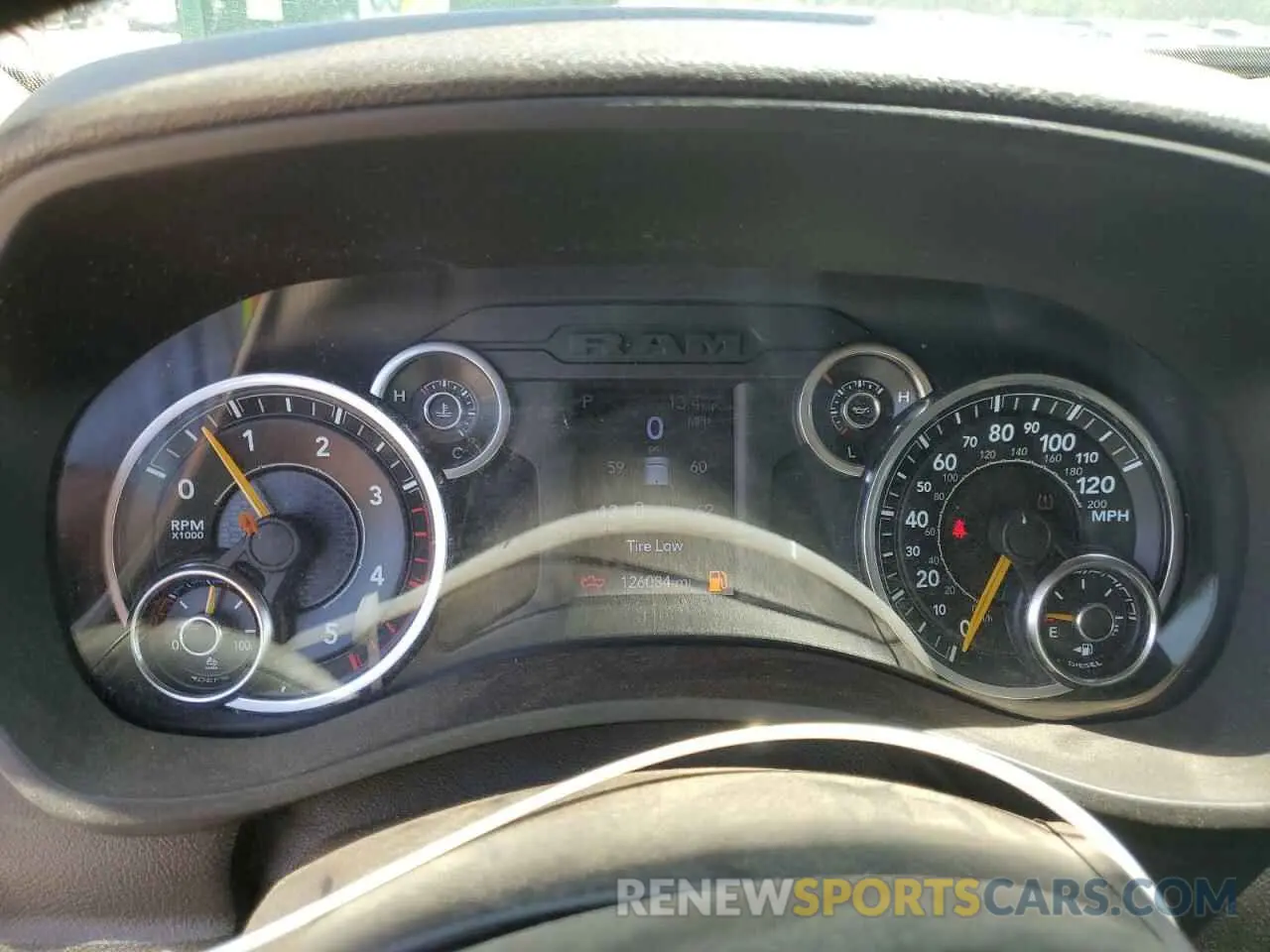 9 fotografías del automóvil dañado 3C6UR5HL2LG245182 RAM 2500 2020