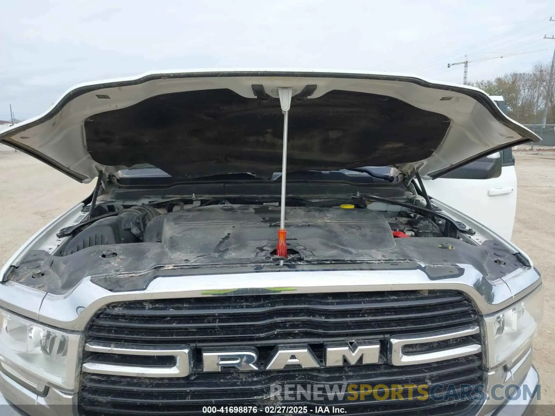 10 fotografías del automóvil dañado 3C6UR5JLXLG155983 RAM 2500 2020
