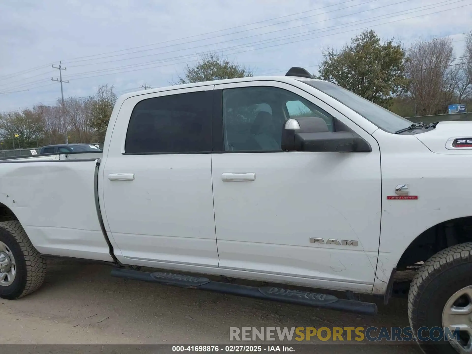 13 fotografías del automóvil dañado 3C6UR5JLXLG155983 RAM 2500 2020