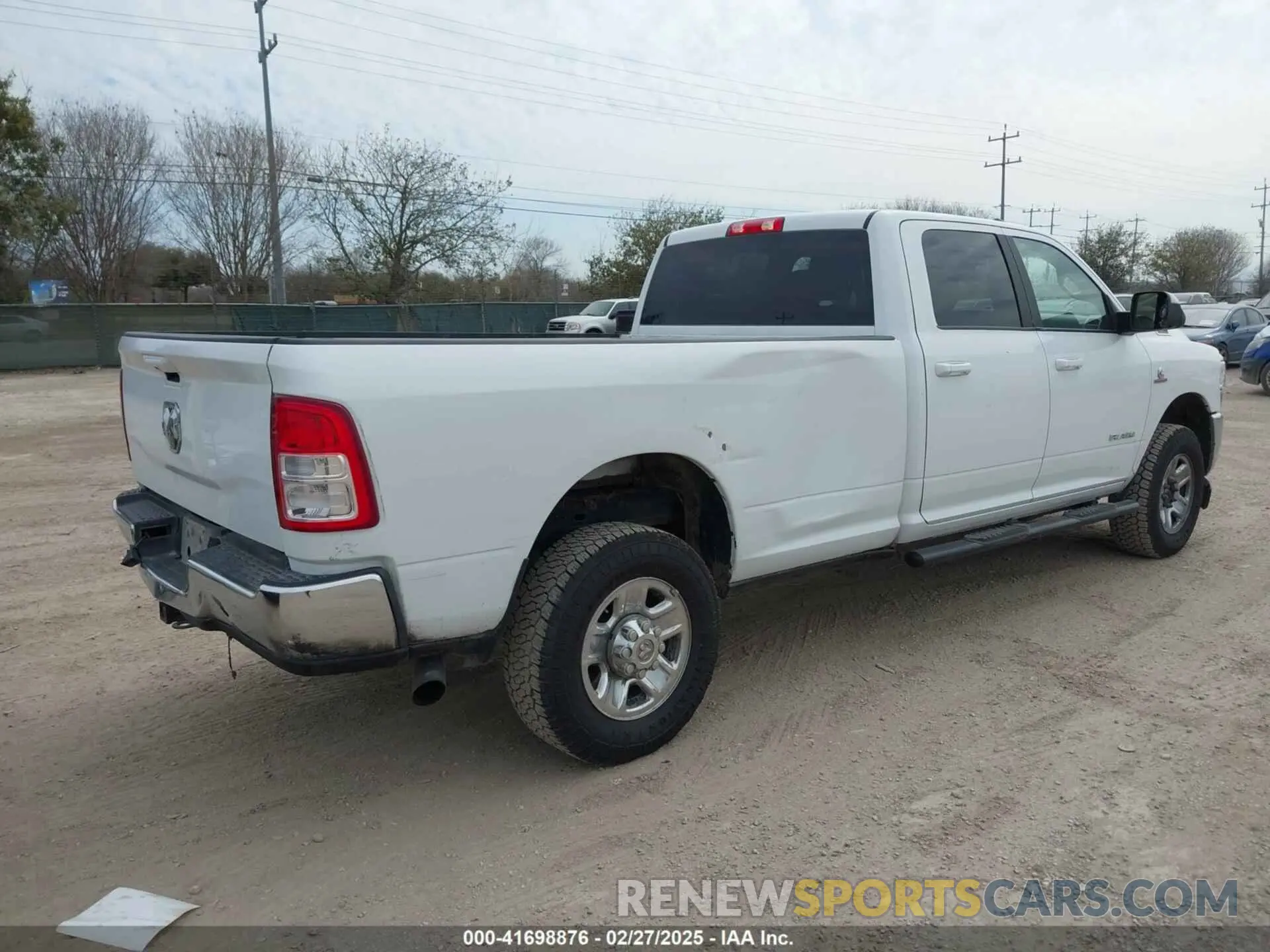 4 fotografías del automóvil dañado 3C6UR5JLXLG155983 RAM 2500 2020