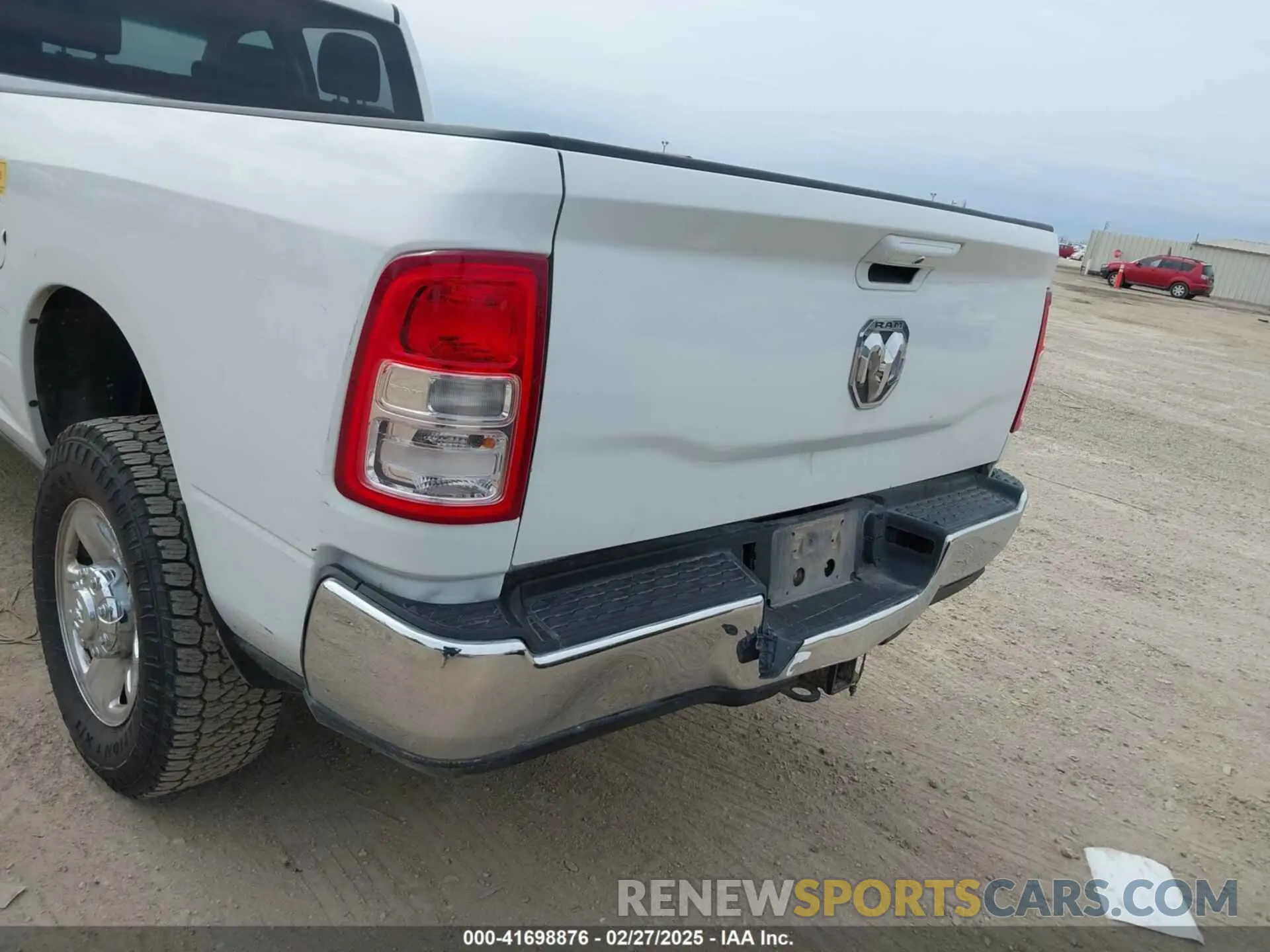 6 fotografías del automóvil dañado 3C6UR5JLXLG155983 RAM 2500 2020