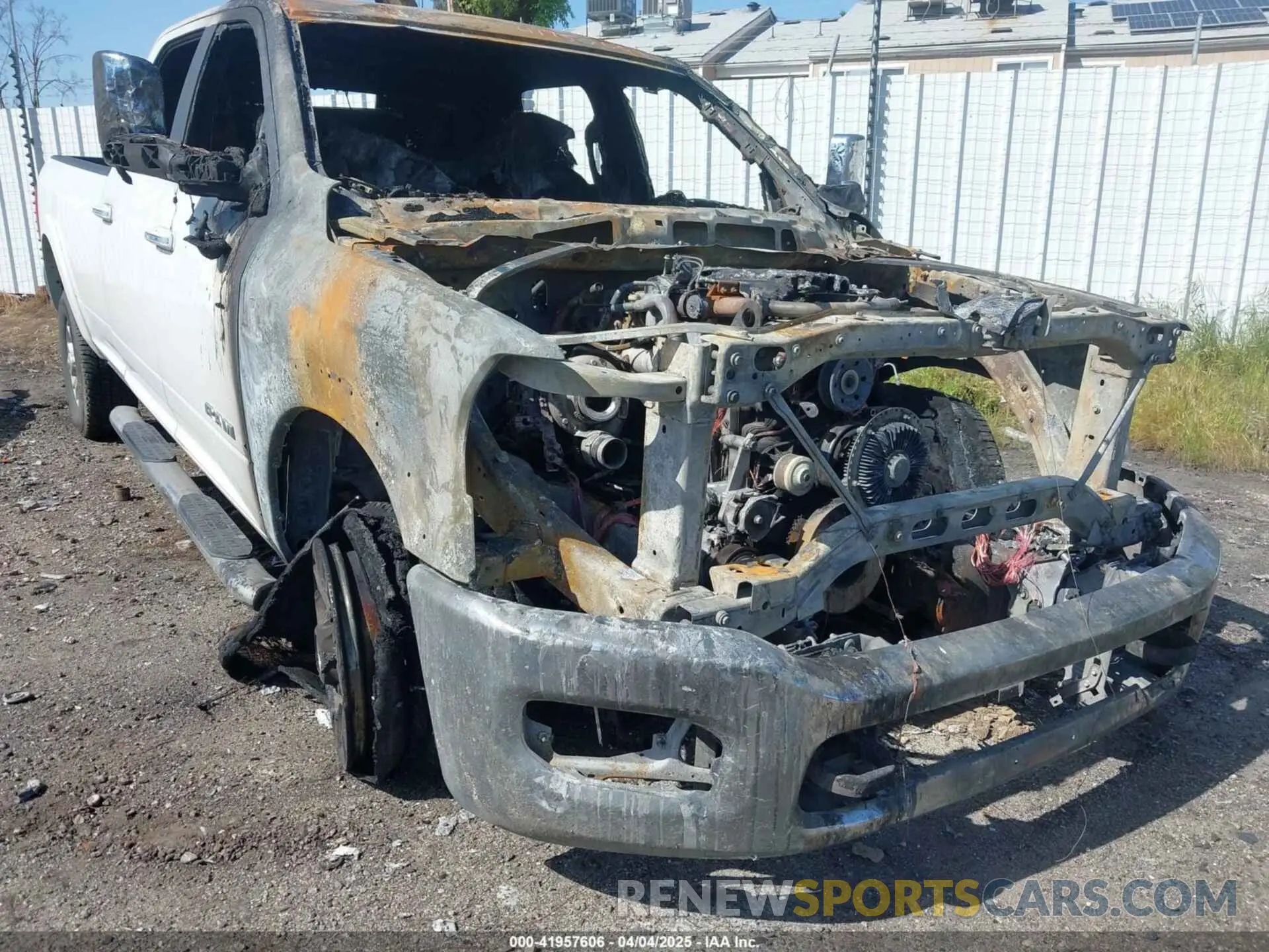 6 fotografías del automóvil dañado 3C6UR5KL2LG309472 RAM 2500 2020