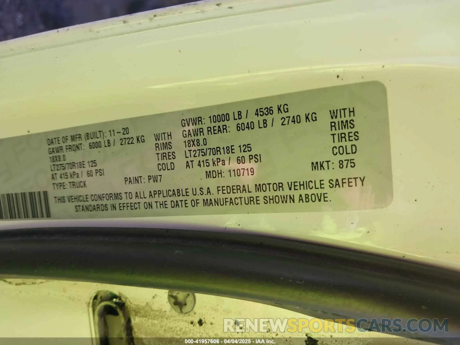 9 fotografías del automóvil dañado 3C6UR5KL2LG309472 RAM 2500 2020