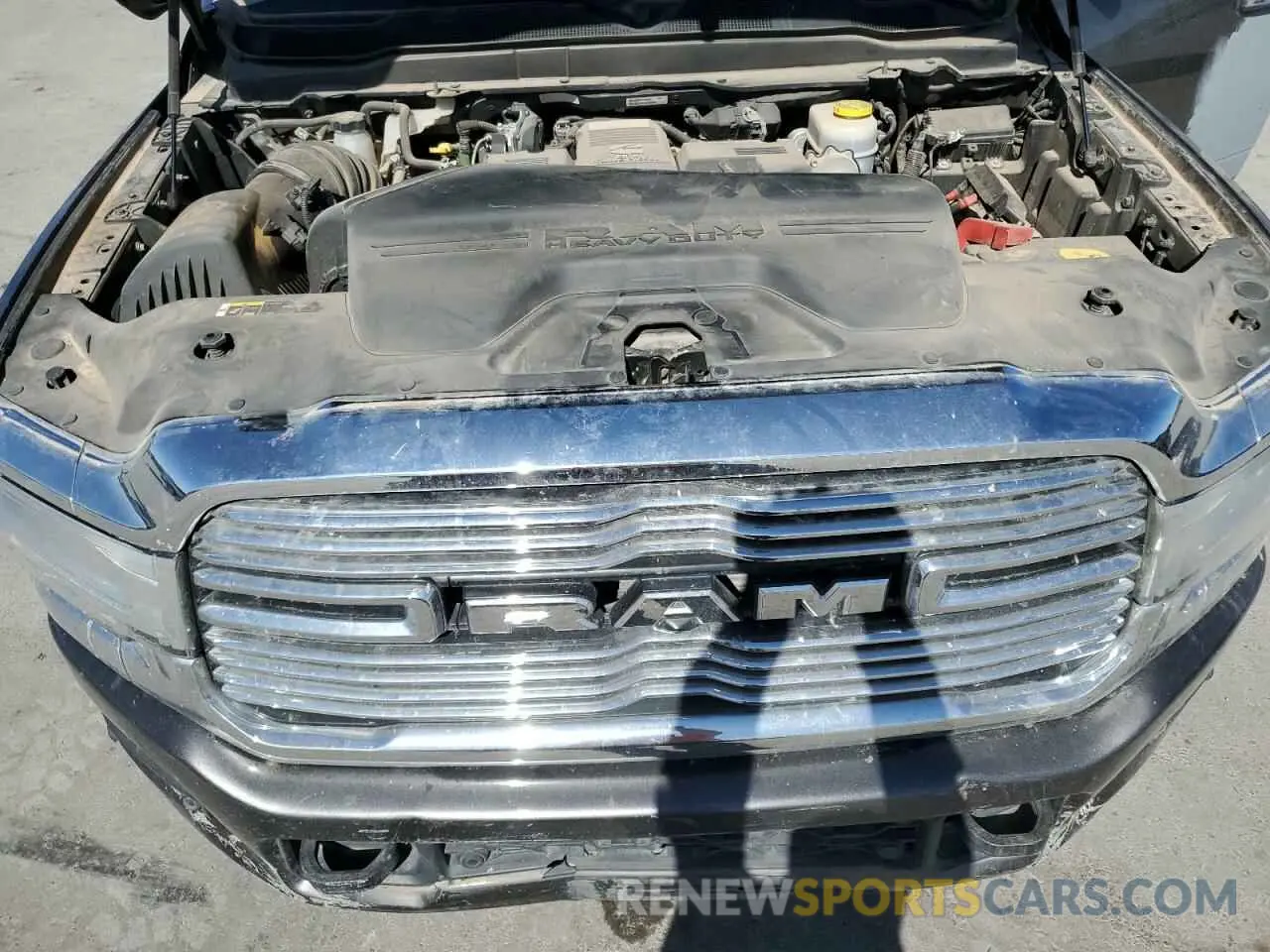 11 fotografías del automóvil dañado 3C6UR5NL2LG179740 RAM 2500 2020
