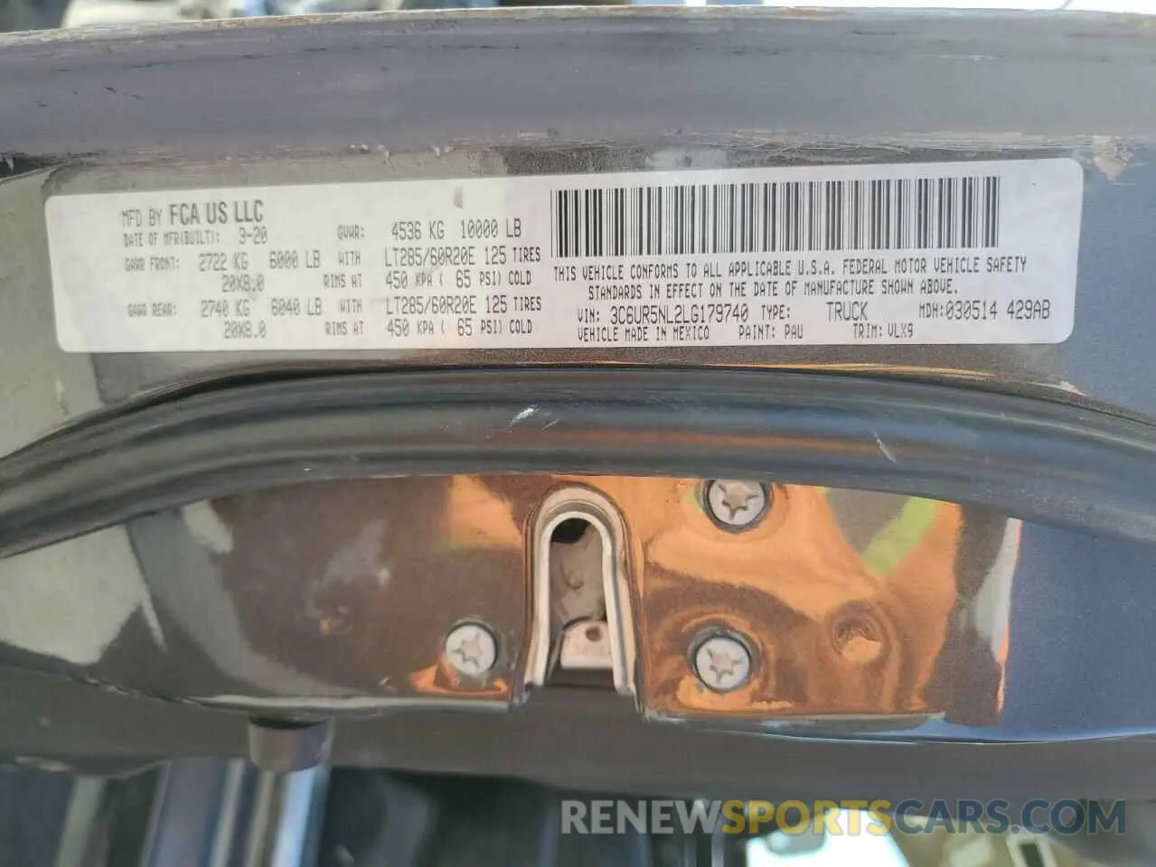 12 fotografías del automóvil dañado 3C6UR5NL2LG179740 RAM 2500 2020