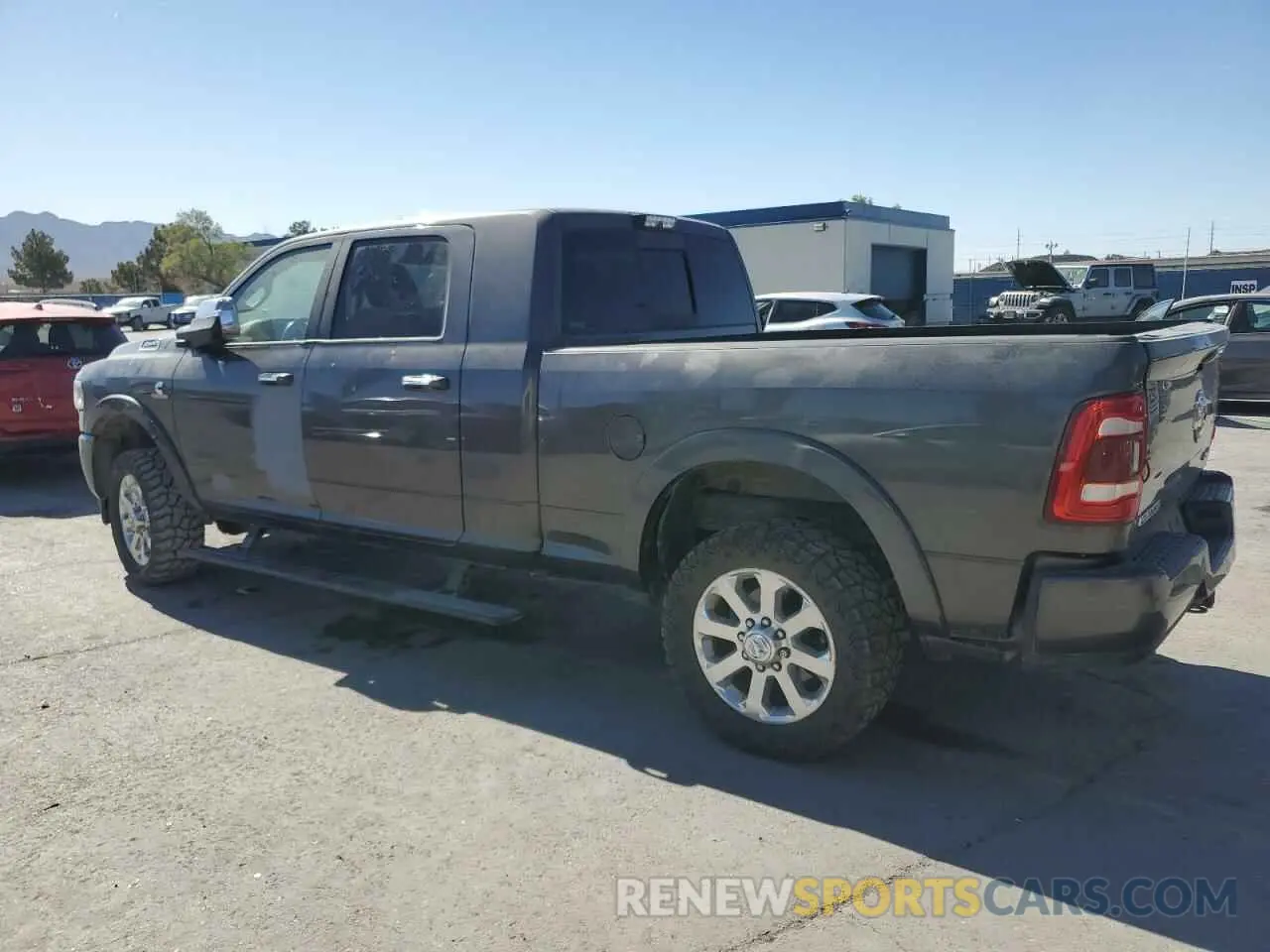 2 fotografías del automóvil dañado 3C6UR5NL2LG179740 RAM 2500 2020