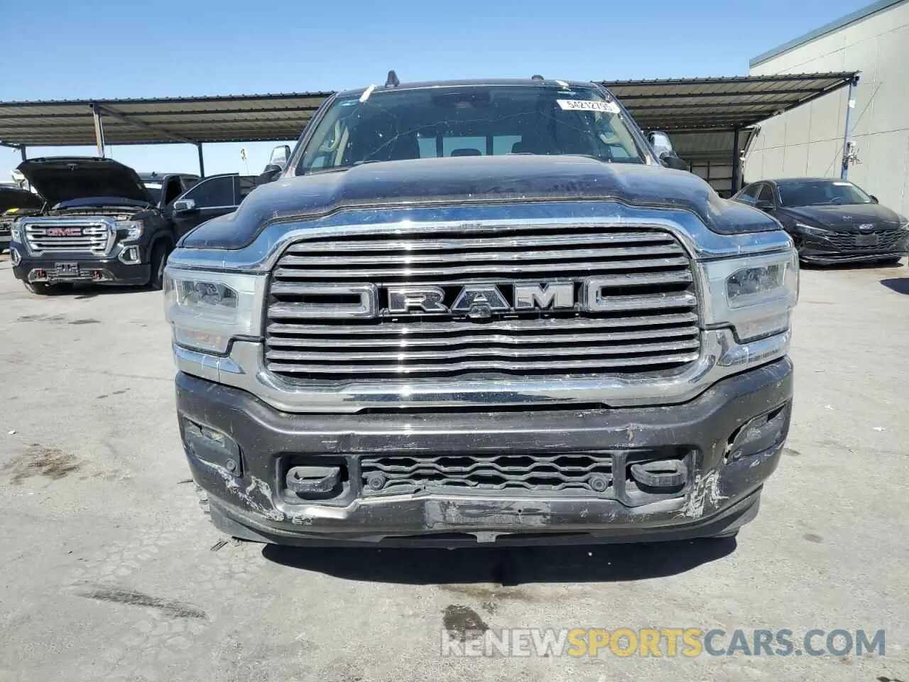5 fotografías del automóvil dañado 3C6UR5NL2LG179740 RAM 2500 2020