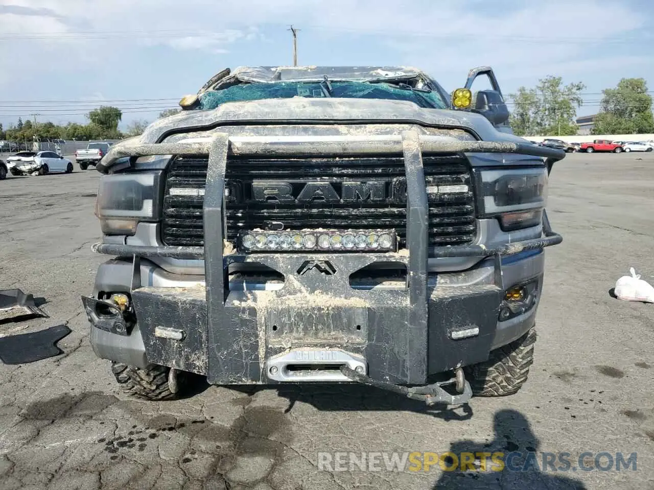 5 fotografías del automóvil dañado 3C6UR5NL8LG274089 RAM 2500 2020